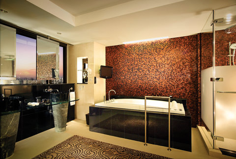 BANYAN TREE BANGKOK - Photo 5