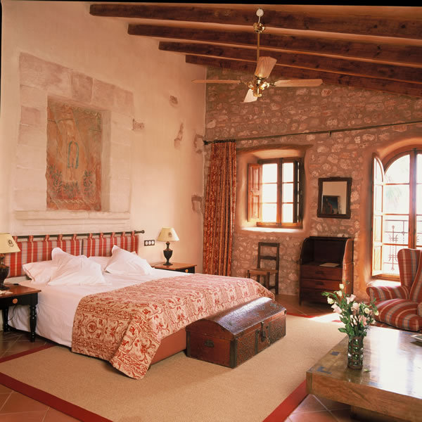 ROTANA GOLF RESORT-guestroom-Suite.jpg