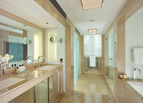 THE DORCHESTER HOTEL - Photo 9