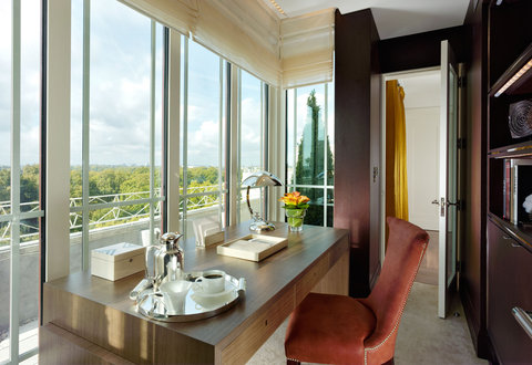 THE DORCHESTER HOTEL - Photo 7