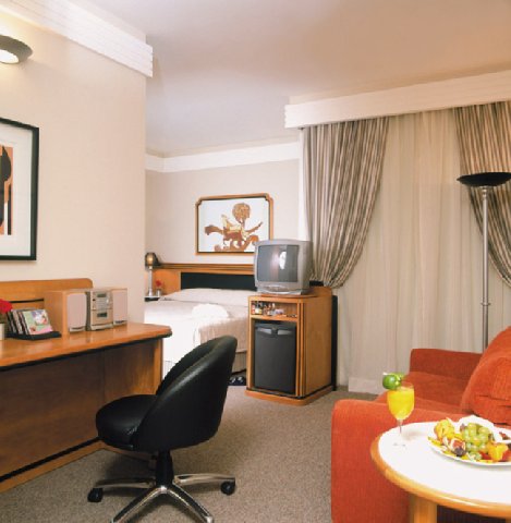 ESTANPLAZA INTERNATIONAL-guestroom-Room International.jpg