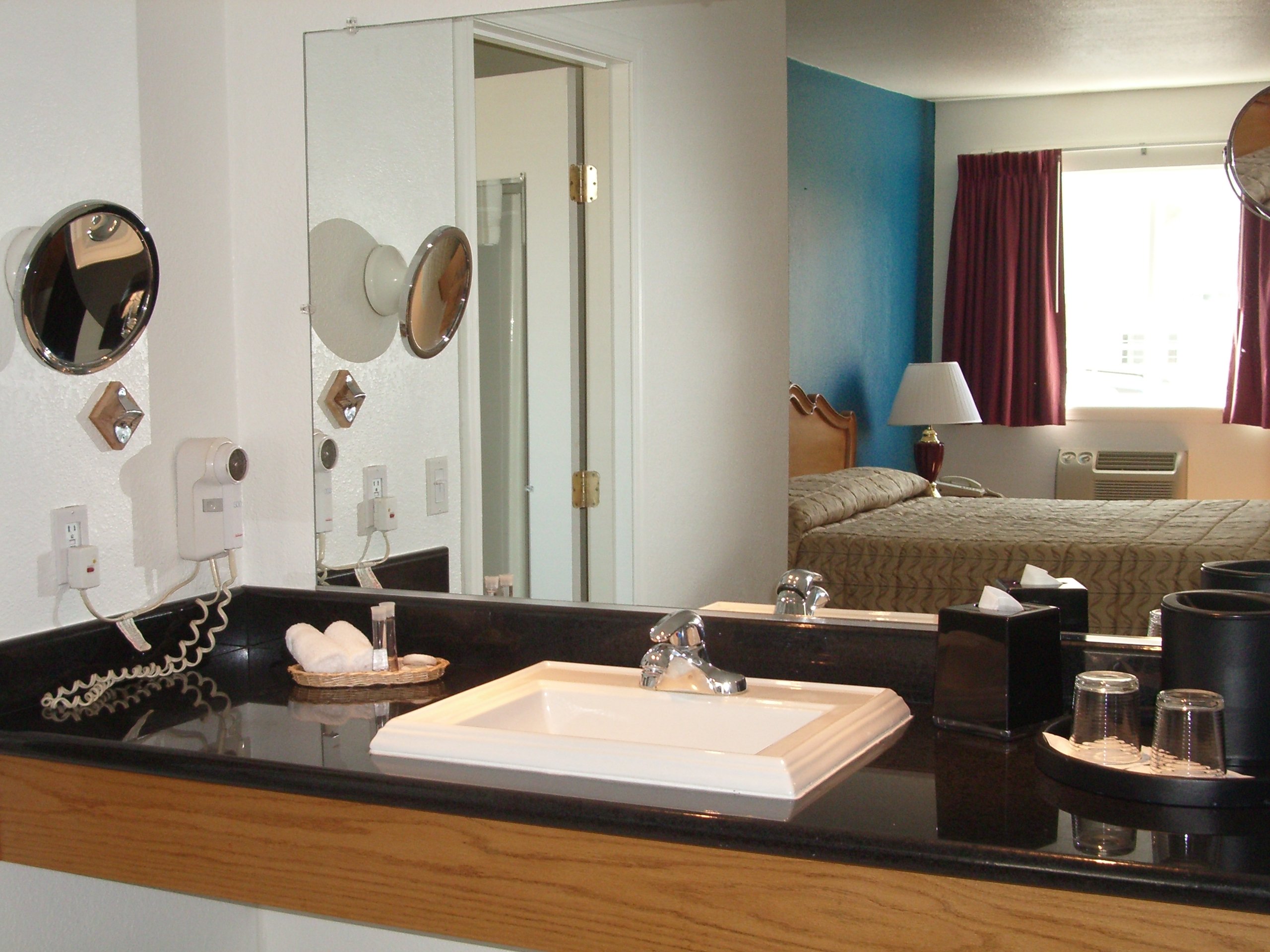 Alpine Inn & Suites-guestroom-Guest room Bathroom.jpg