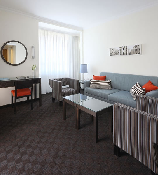 Metropolitan Hotel-guestroom-Supeiror Suite Lounge.jpg