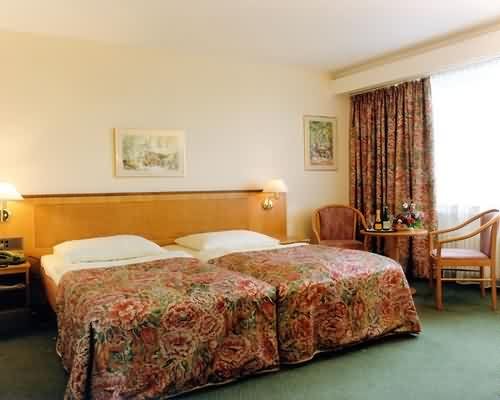 GARDEN HOTEL KREFELD-guestroom-Guest Room.jpg