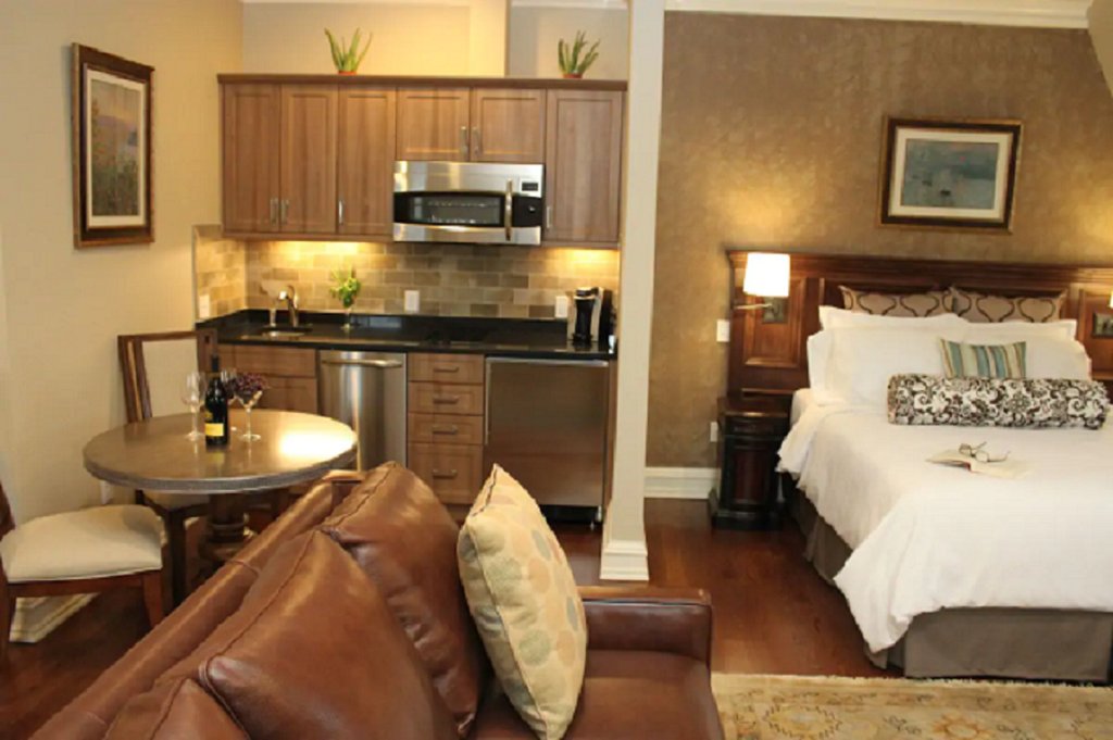 NORWALK INN AND CONFERENCE CENTER-guestroom-Luxury Studio Apt Sofa And Kitchenette.jpg