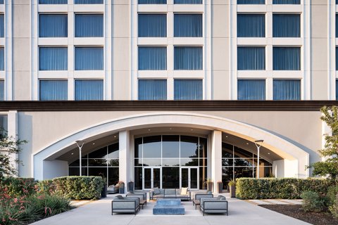 Outdoor Lobby Seating