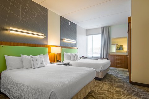 Queen/Queen Suite - Bedroom Area