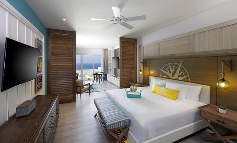 Oceanfront Paradise Swim Up Studio