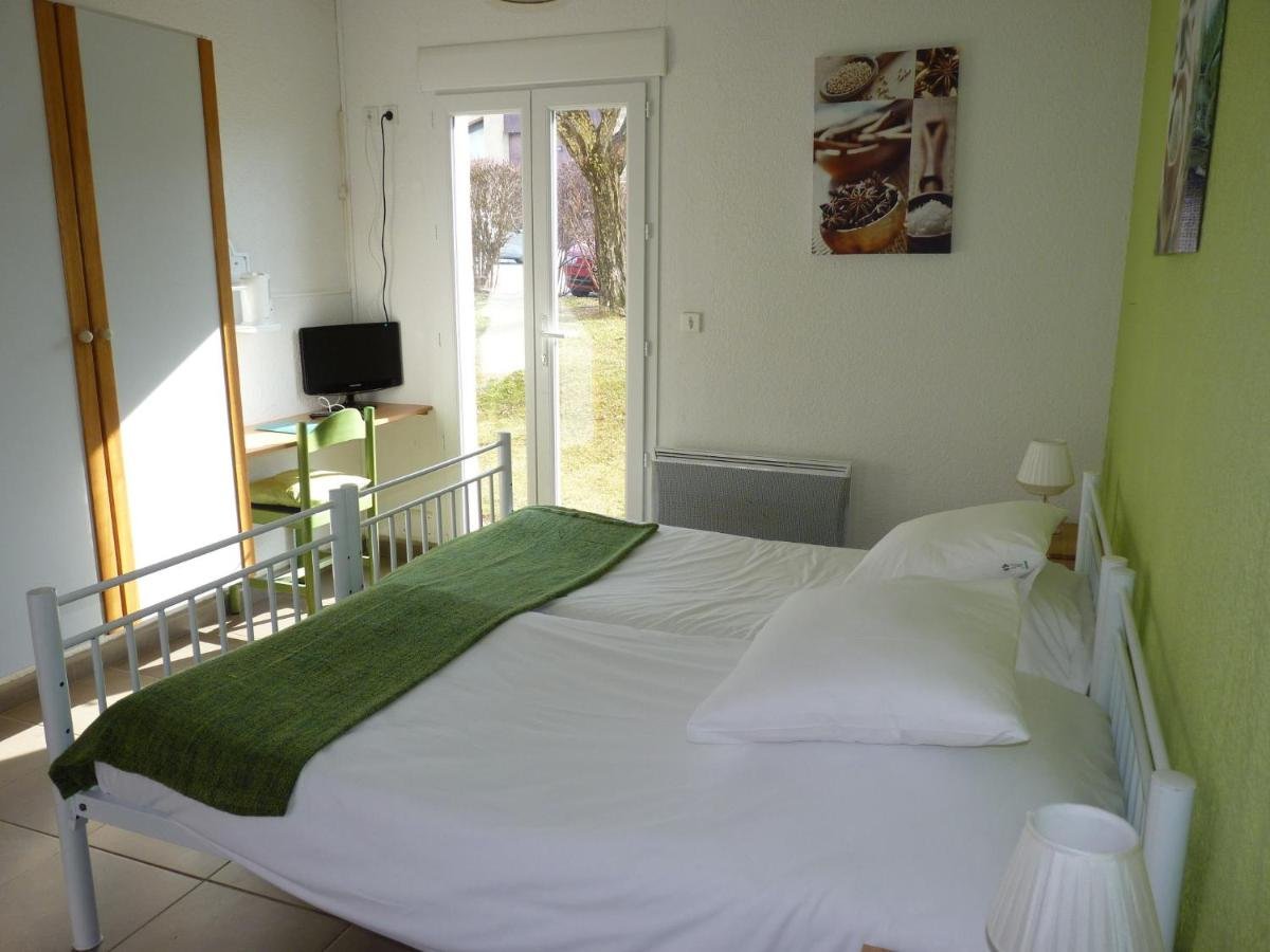 GOLF RESORT DE DIGNE-guestroom-D1D464 Guest Room.jpg