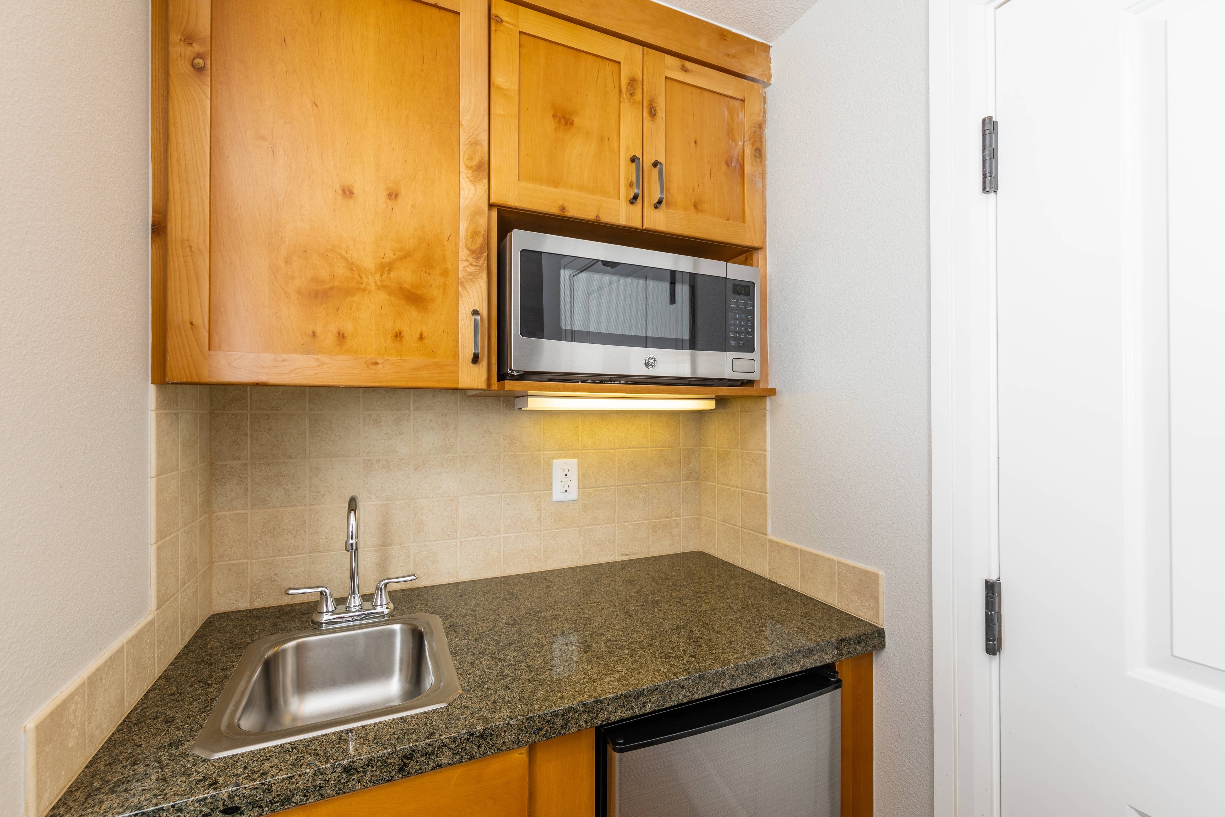 Marriotts Timber Lodge-guestroom-King Guest Room - Kitchenette.jpg