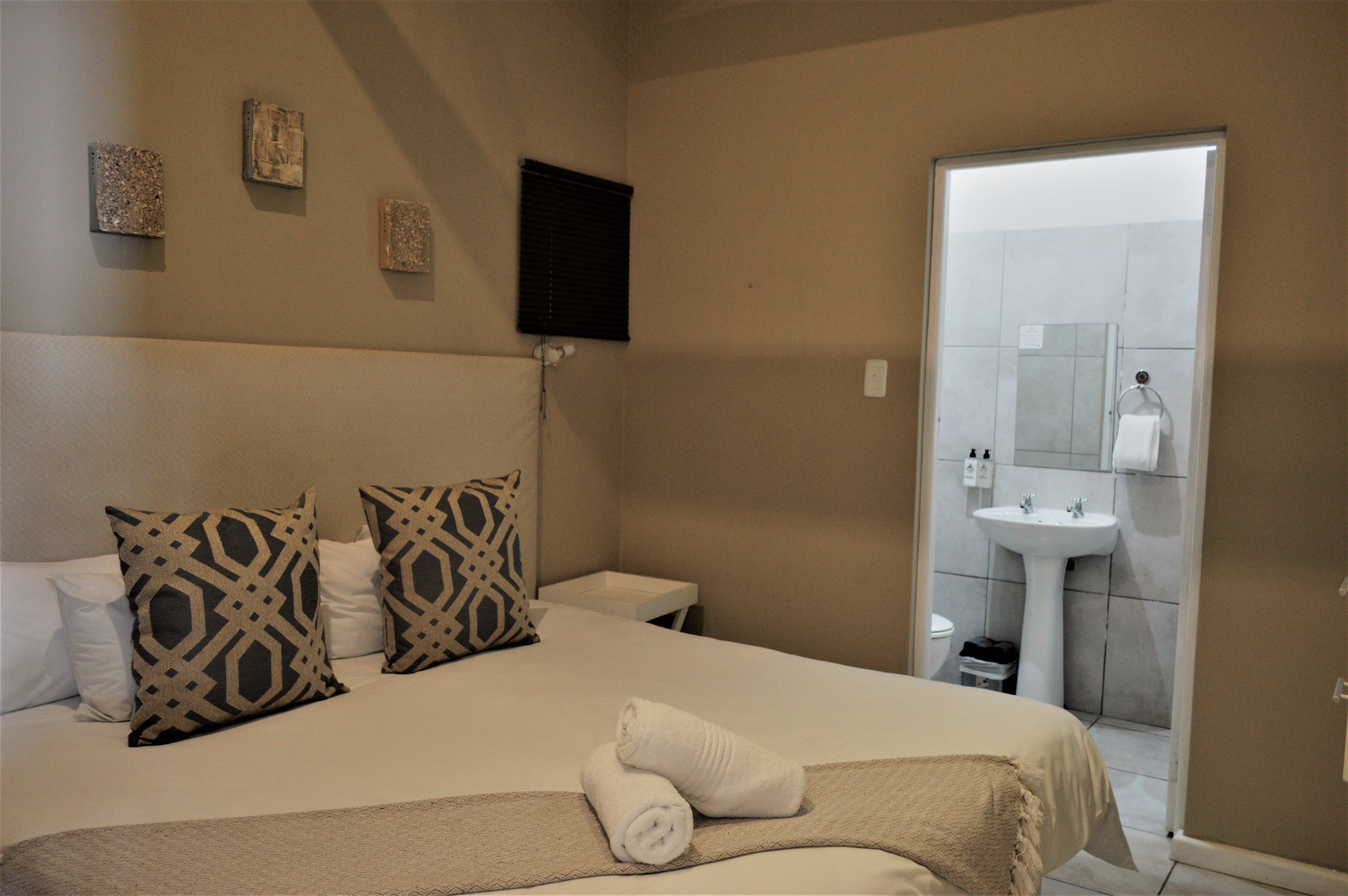 Point Village Hotel-guestroom-Four Sleeper Suite.jpg