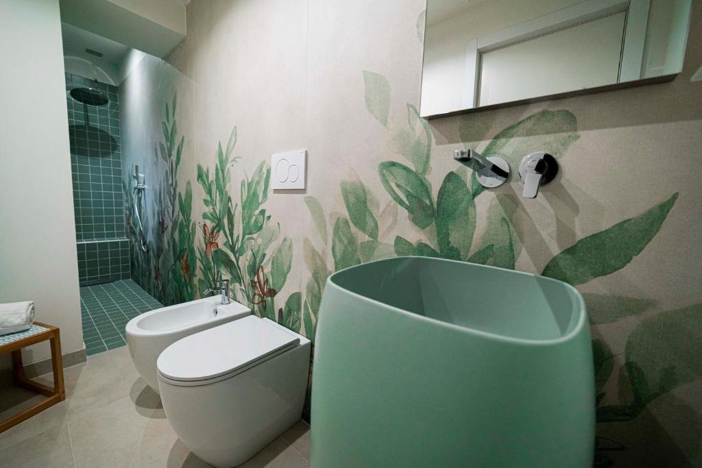 PALAZZO FRANCESCHINI-guestroom-BATHROOM.jpg