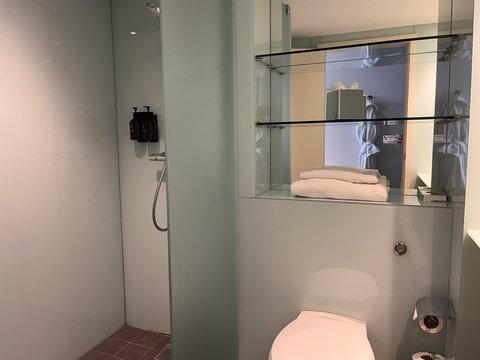 Hotel Derby Bathroom