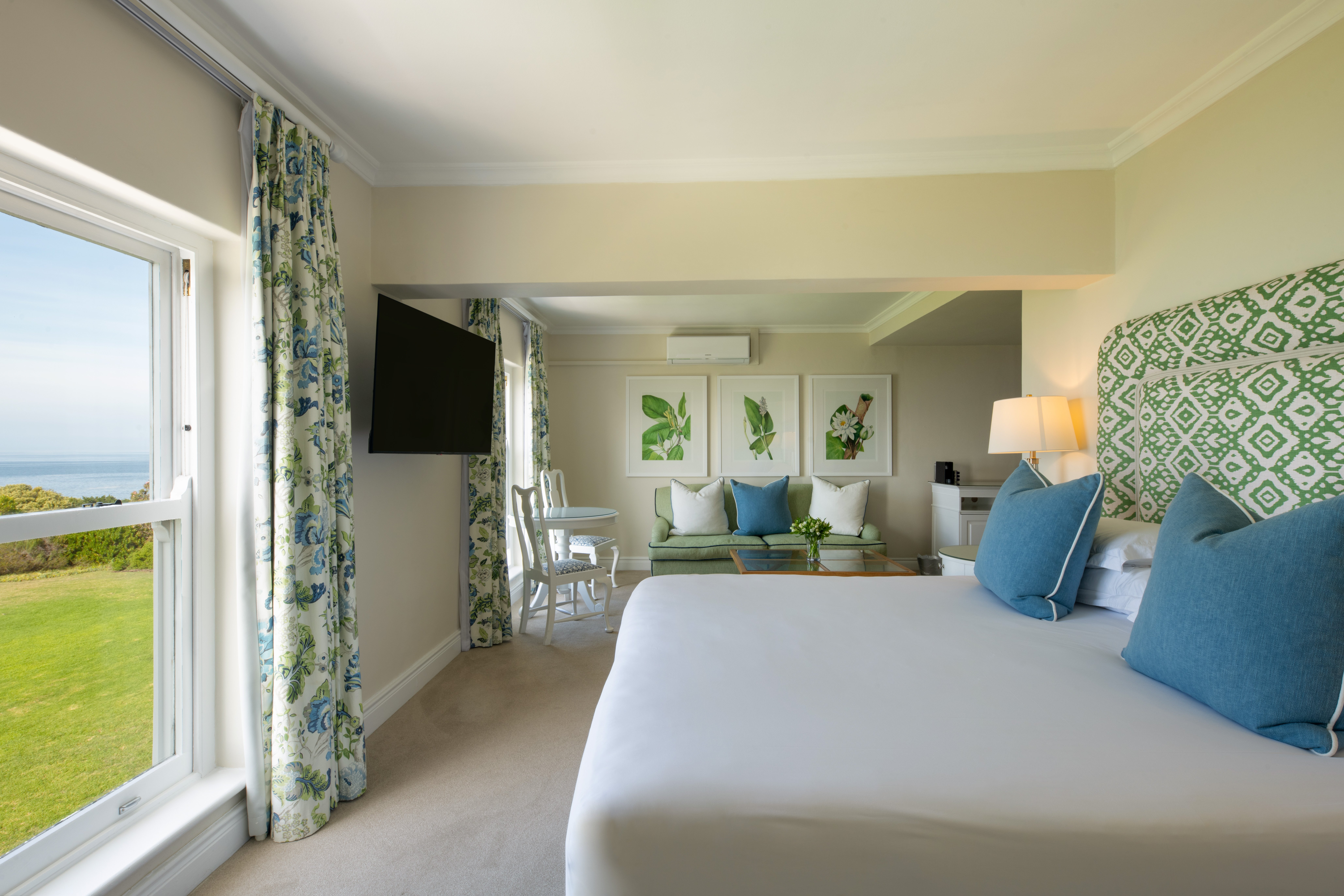 THE MARINE-guestroom-Premier Suite.jpg