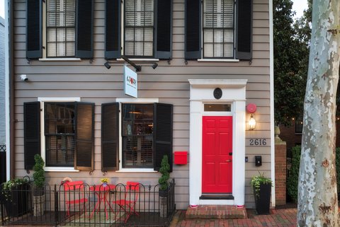 Front Exterior of The Poppy Georgetown Guesthouse And Gardens 
