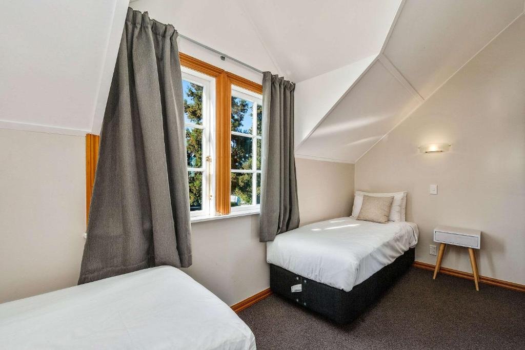 HUKA FALLS RESORT-guestroom-Bedroom Villa.jpg