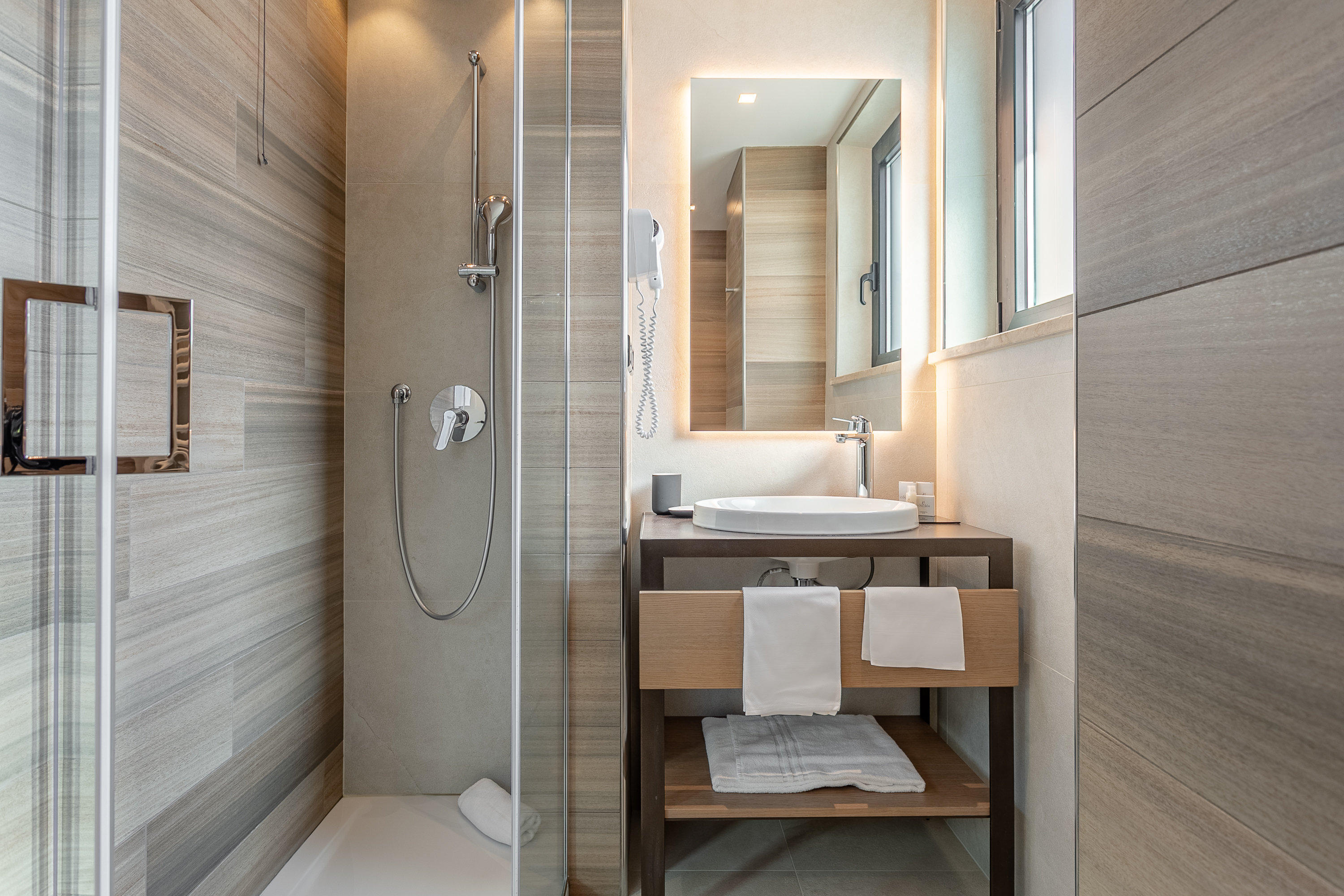 HOTEL CONCORDE CAMERANO-guestroom-Bathroom.jpg