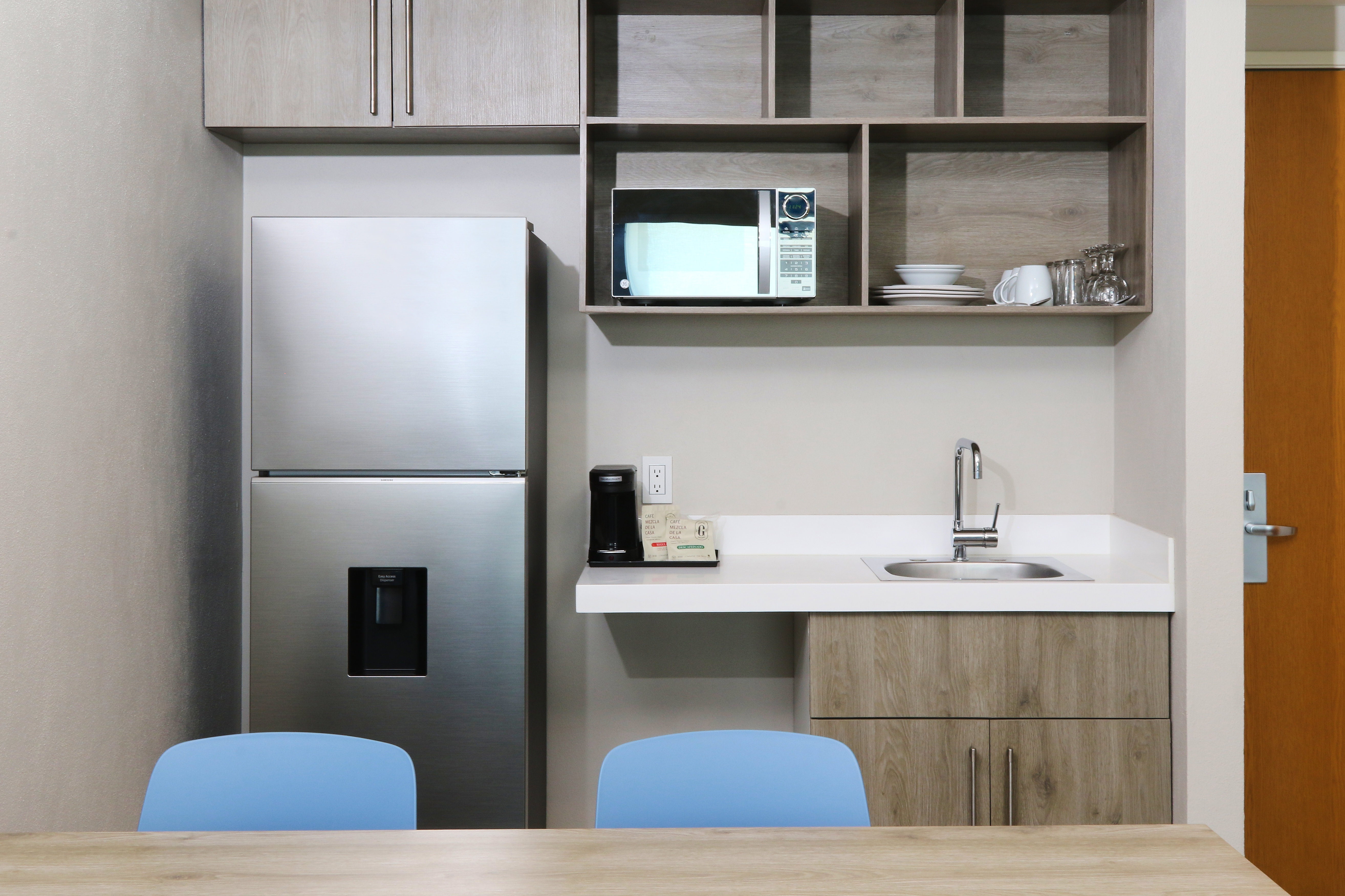 HOLIDAY INN EXP MANZANILLO BY IHG-guestroom-Kitchenette .jpg
