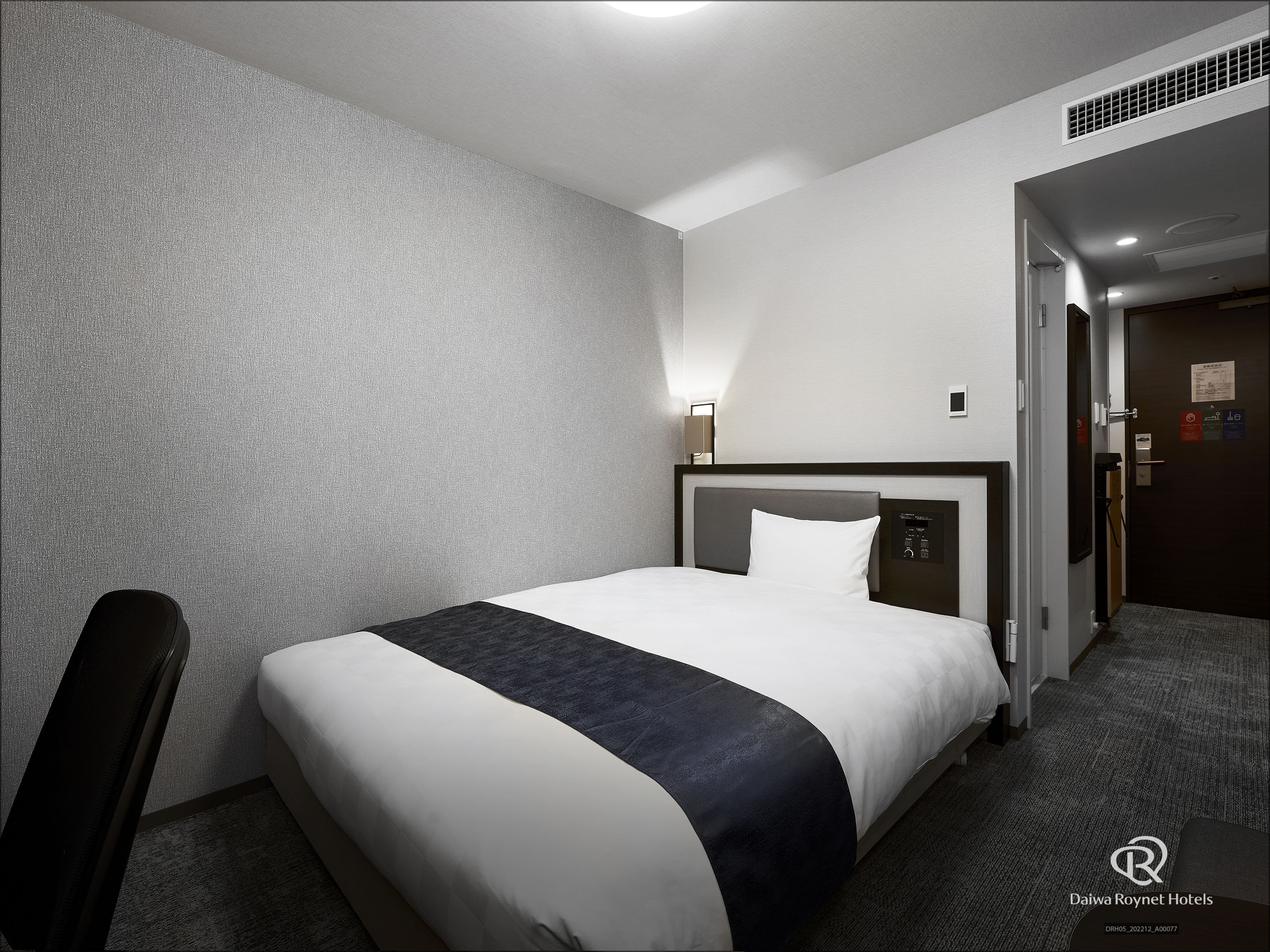 DAIWA ROYNET OSAKA KITAHAMA-guestroom-Standard Double Room.jpg