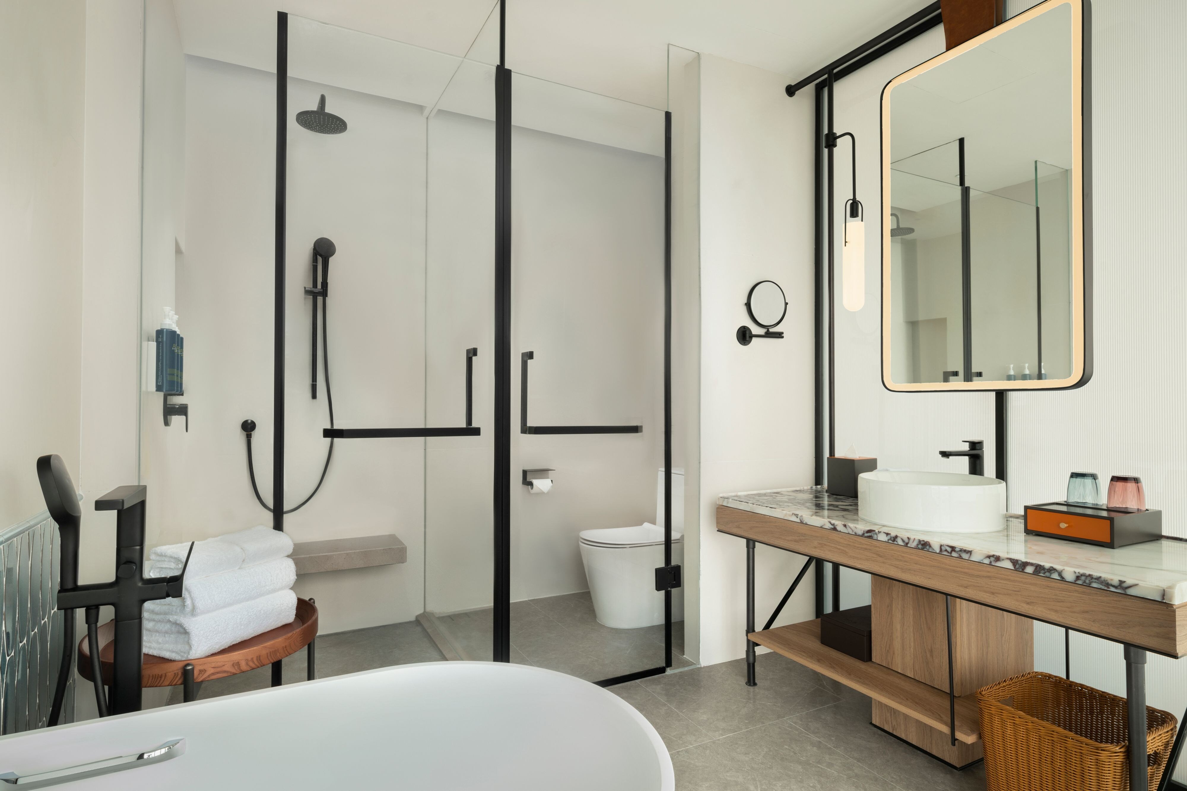 Four Points by Sheraton Yantai-guestroom-Studio Room Sea View Bathroom.jpg