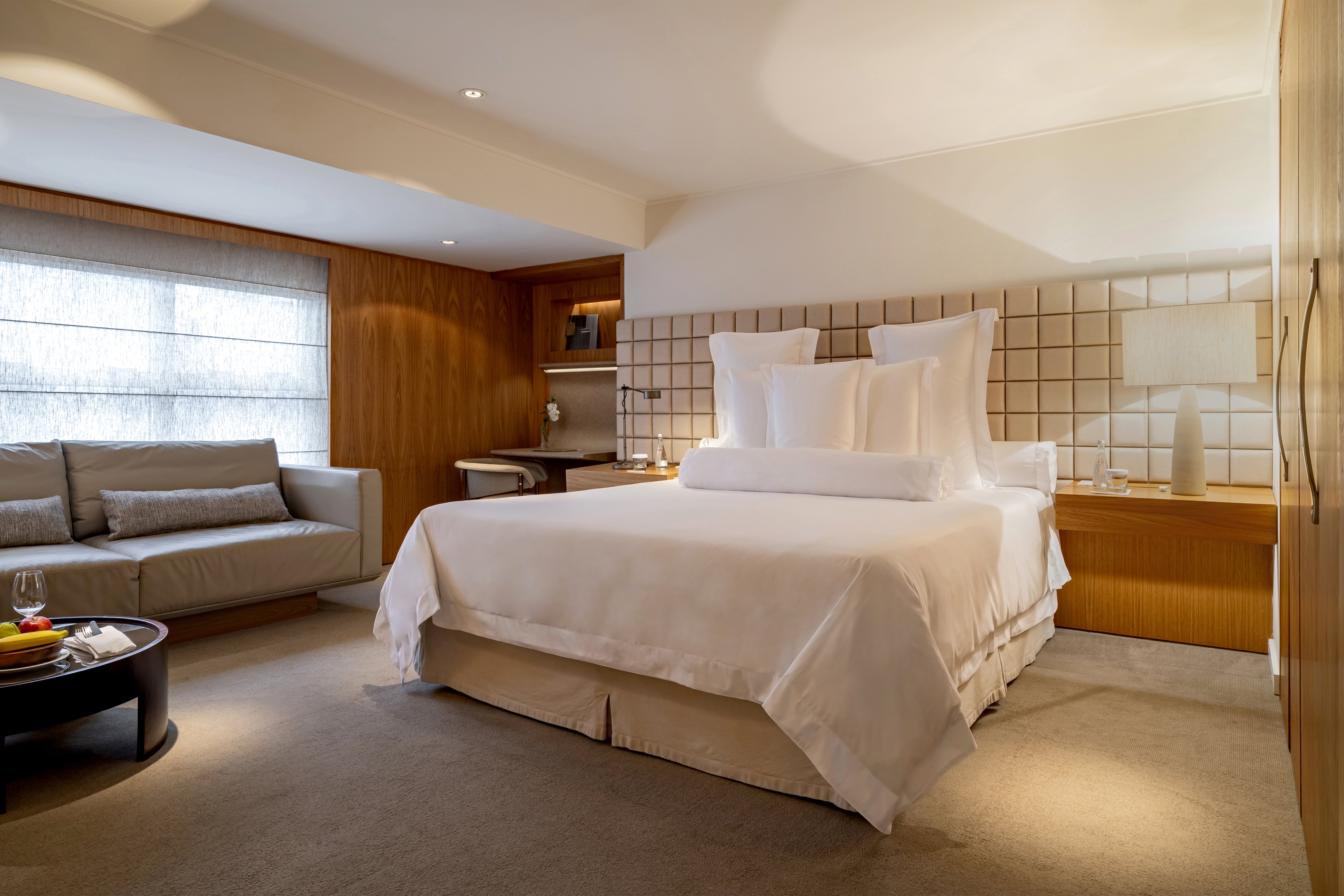 EMILIANO SAO PAULO-guestroom-Deluxe King Bed Room - Bedroom.jpg