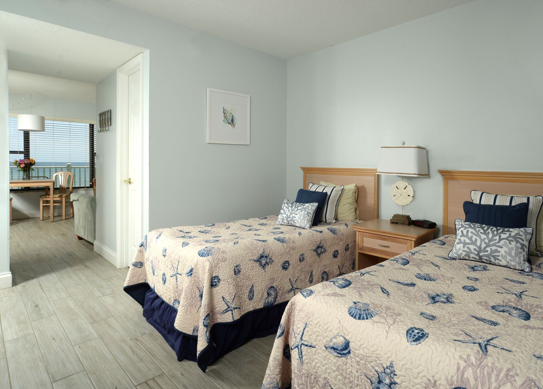 Tuckaway Shores Resort-guestroom-Twin Jpg Large.jpg