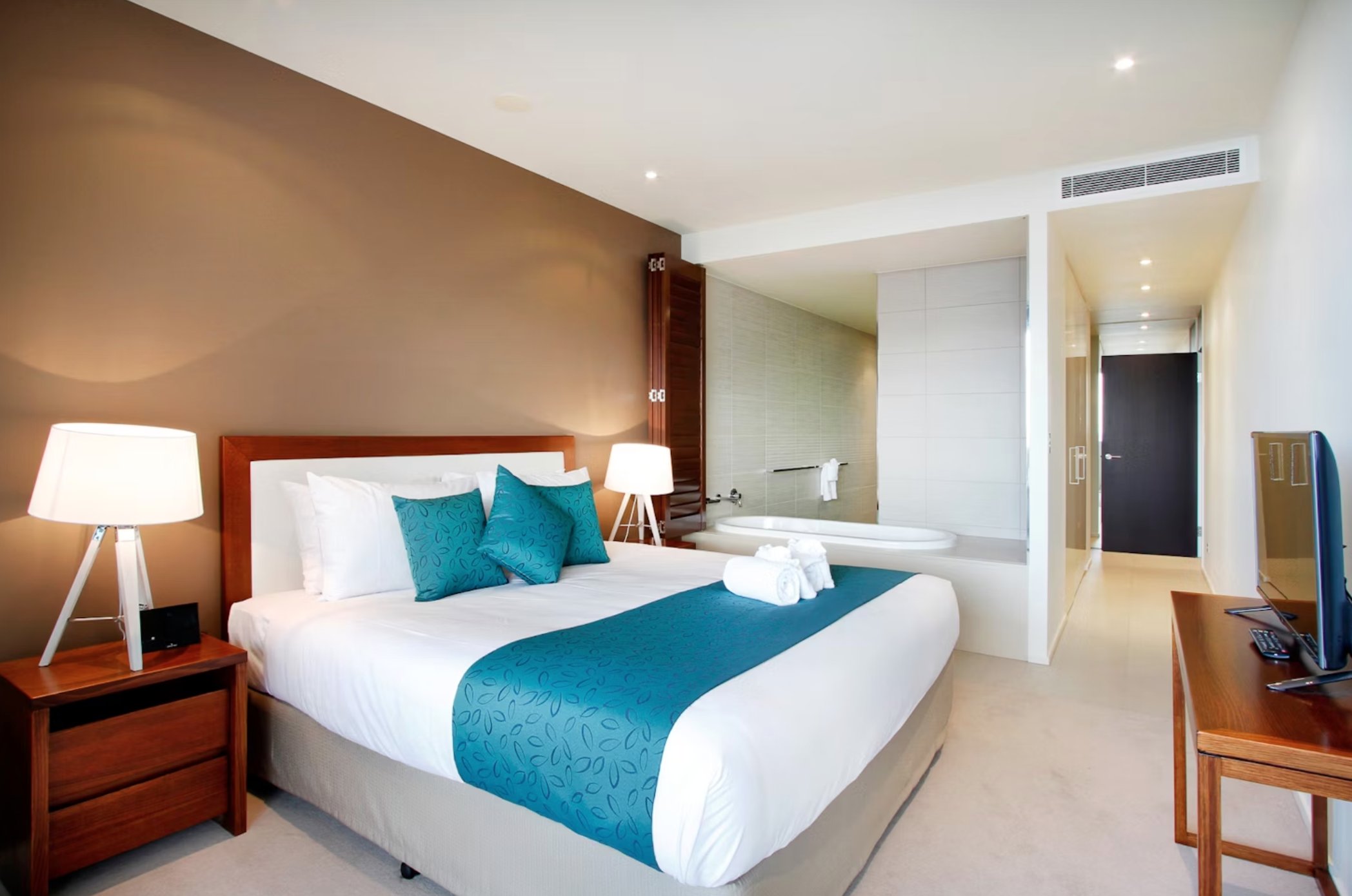 Mirage Whitsundays-guestroom-Deluxe Apartment Interior.jpg