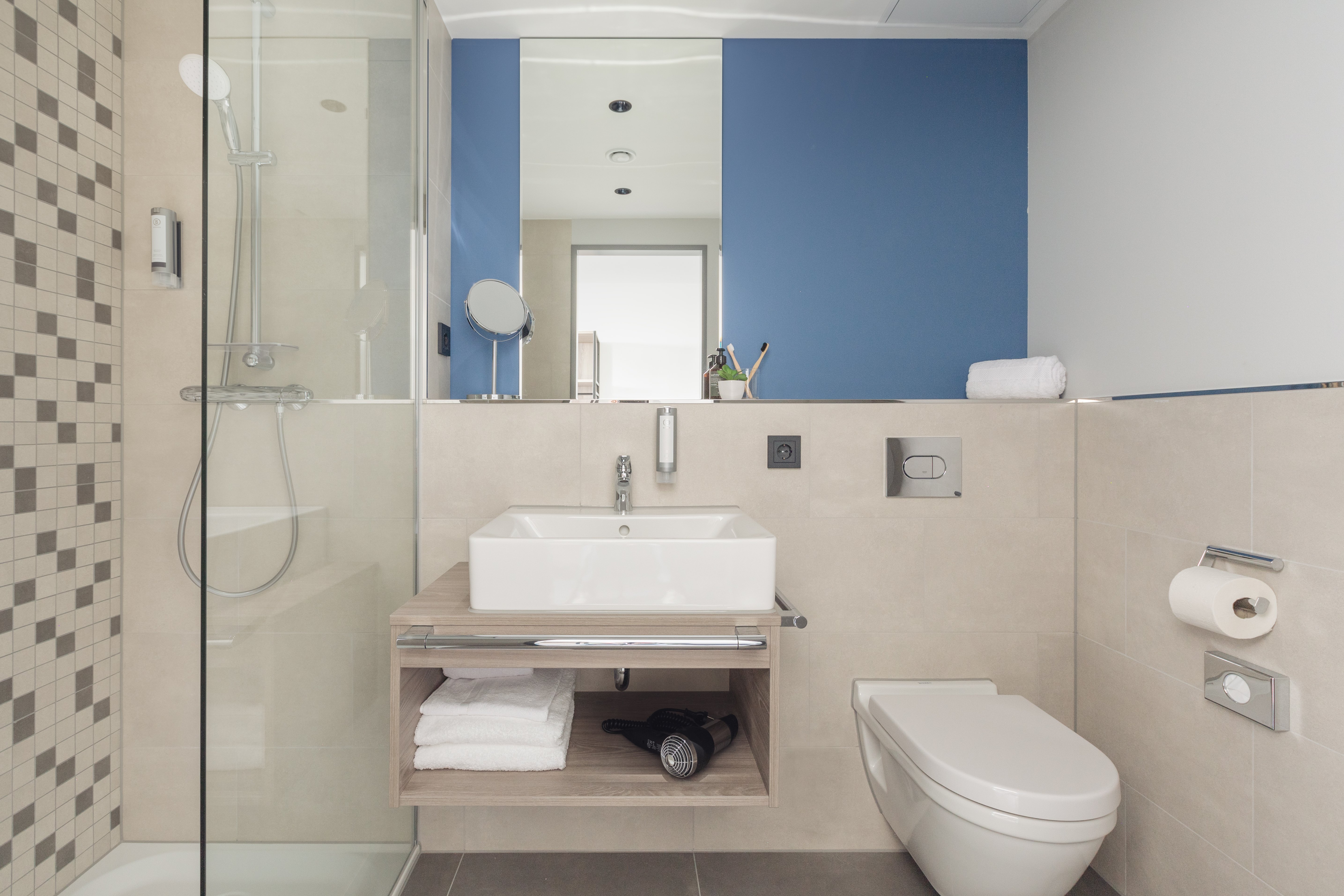 GARNER AUGSBURG NORD BY IHG-guestroom-Garner Hotel Augsburg Nord Bathroom Amenities.jpg