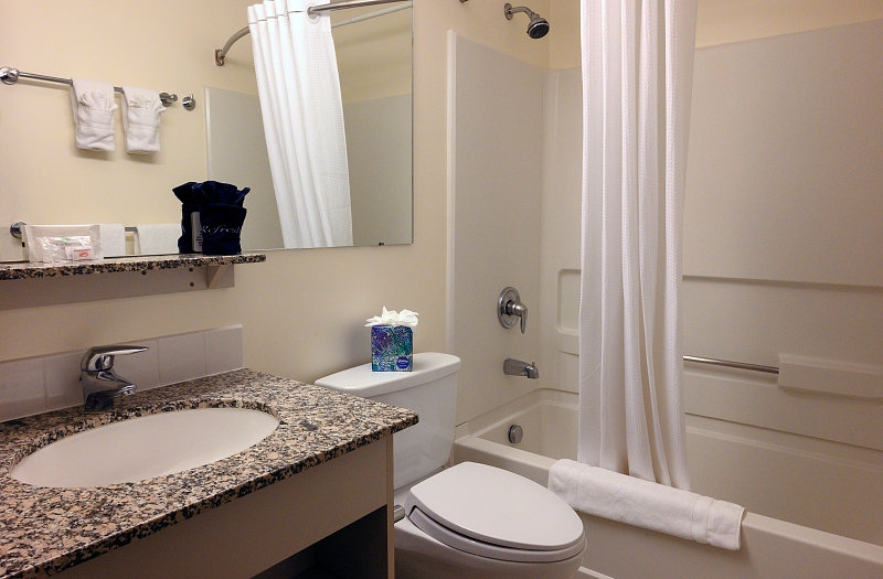 ALTA LODGE-guestroom-Bathroom.jpg