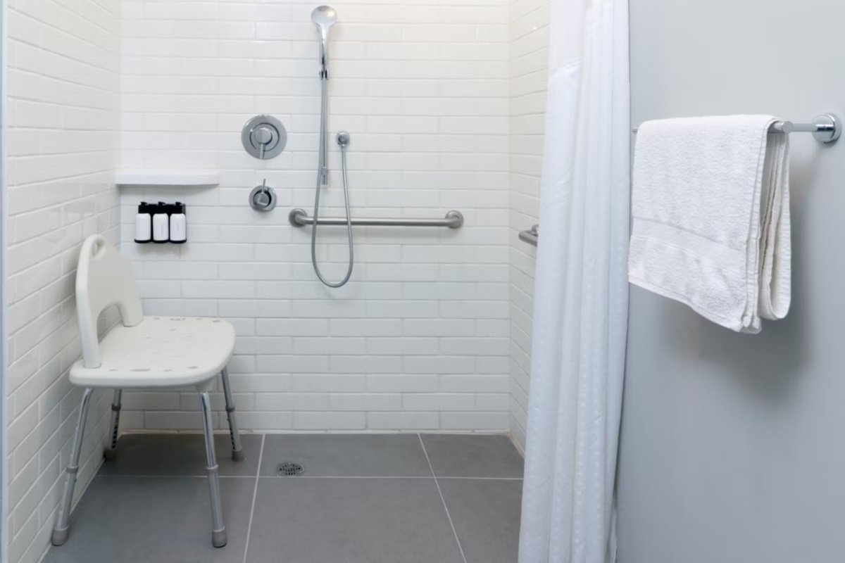 AVID HOTEL CENTRO SUR BY IHG-guestroom-Accessible Bathroom.jpg