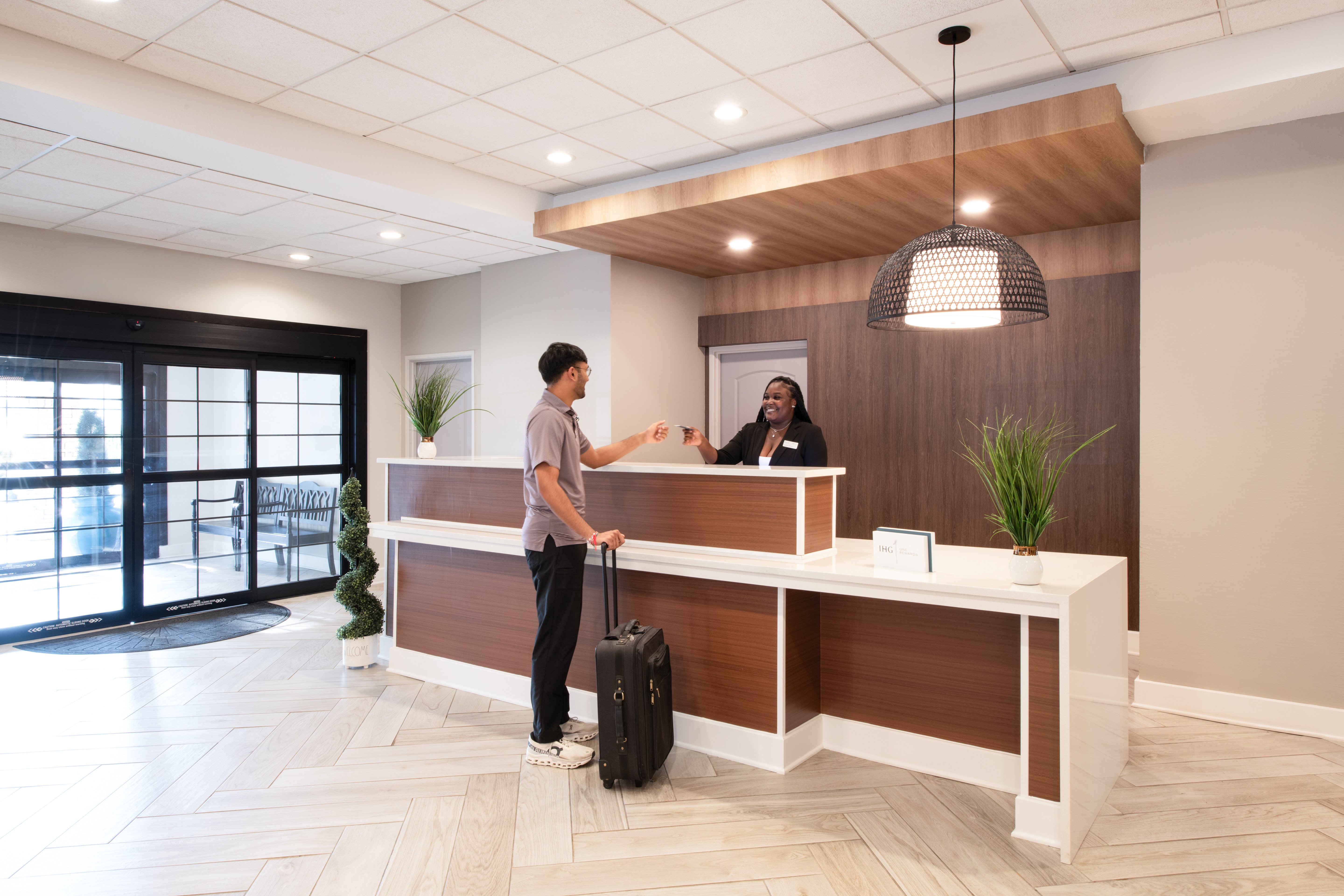 STAYBRIDGE SUITES HAPEVILLE-guestroom-Checking in? Let the good times begin.jpg