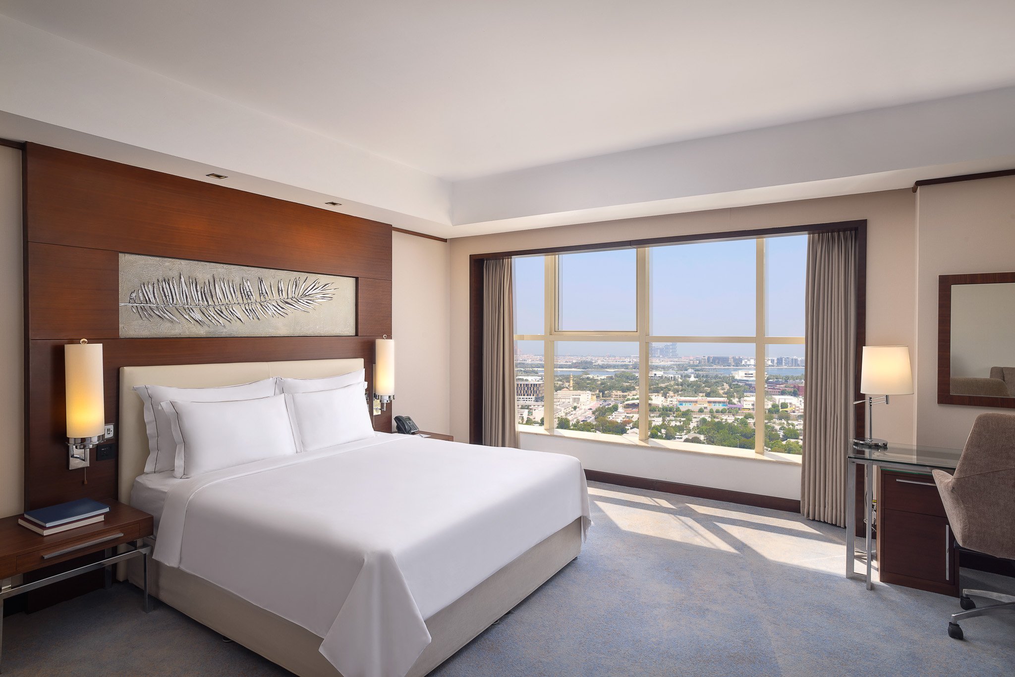 Grand Millennium Dubai-guestroom-Business Suite.jpg