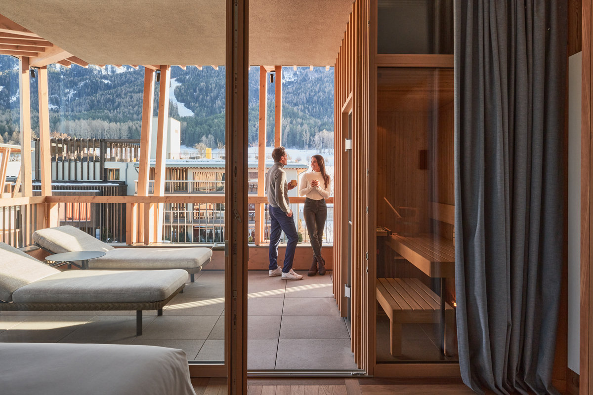 FALKENSTEINER HOTEL KRONPLATZ-guestroom-Bb Falkensteiner Kronplatz Winter Summit Suite.jpg