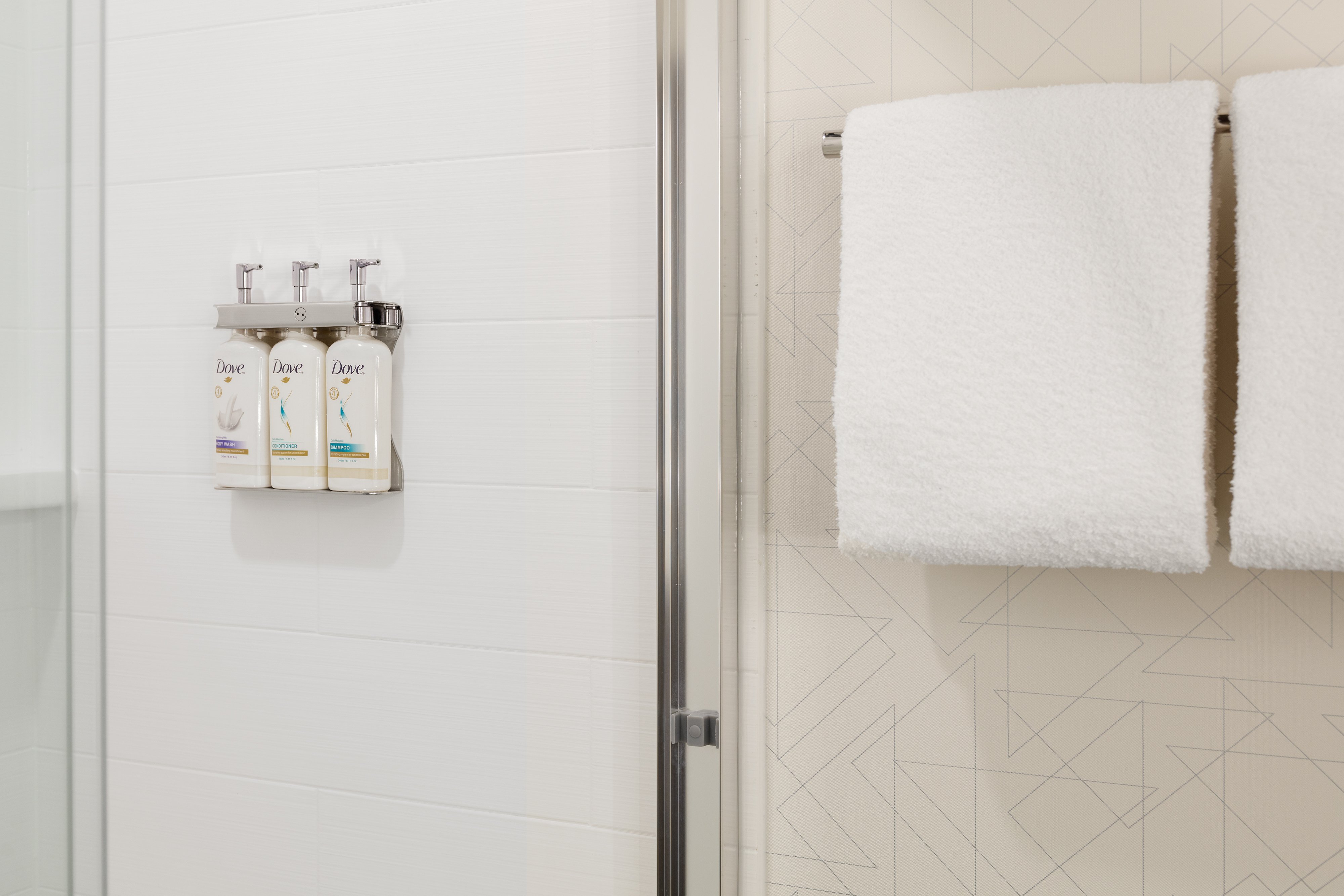 HOLIDAY INN EXP STES MORROW BY IHG-guestroom-Bathroom Amenities.jpg
