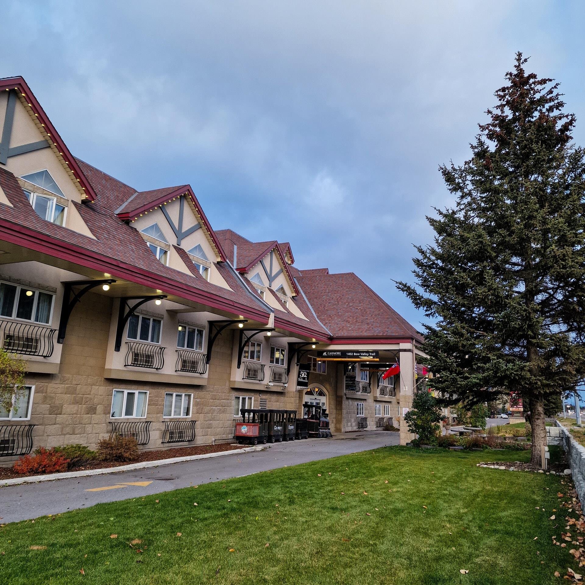 CANMORE INN SUITES-guestroom-Canmore Inn And Suites.jpg