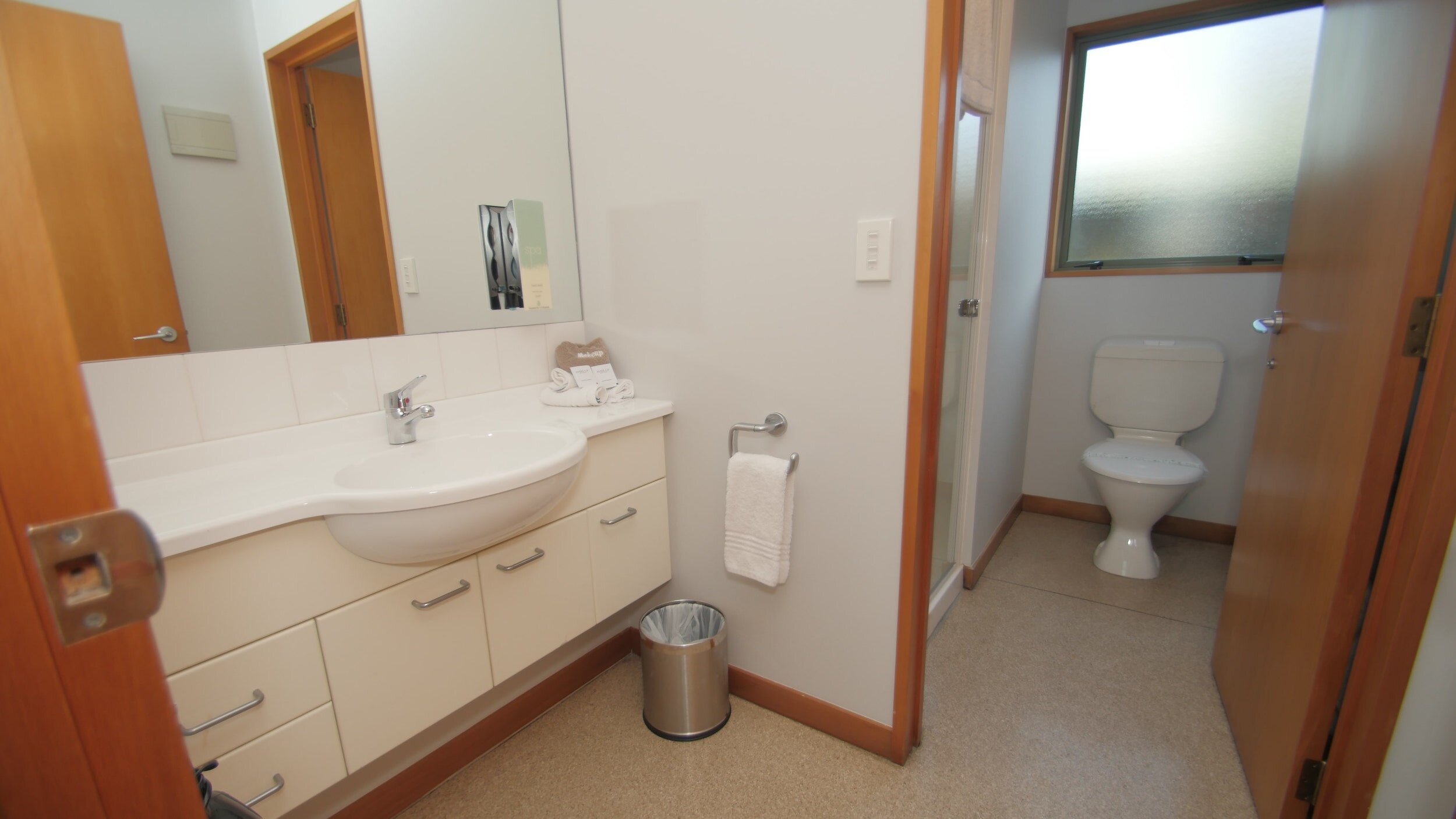 ASURE CHRISTCHURCH CLASSIC MOT-guestroom-One Bedroom Apartment Bathroom.jpg