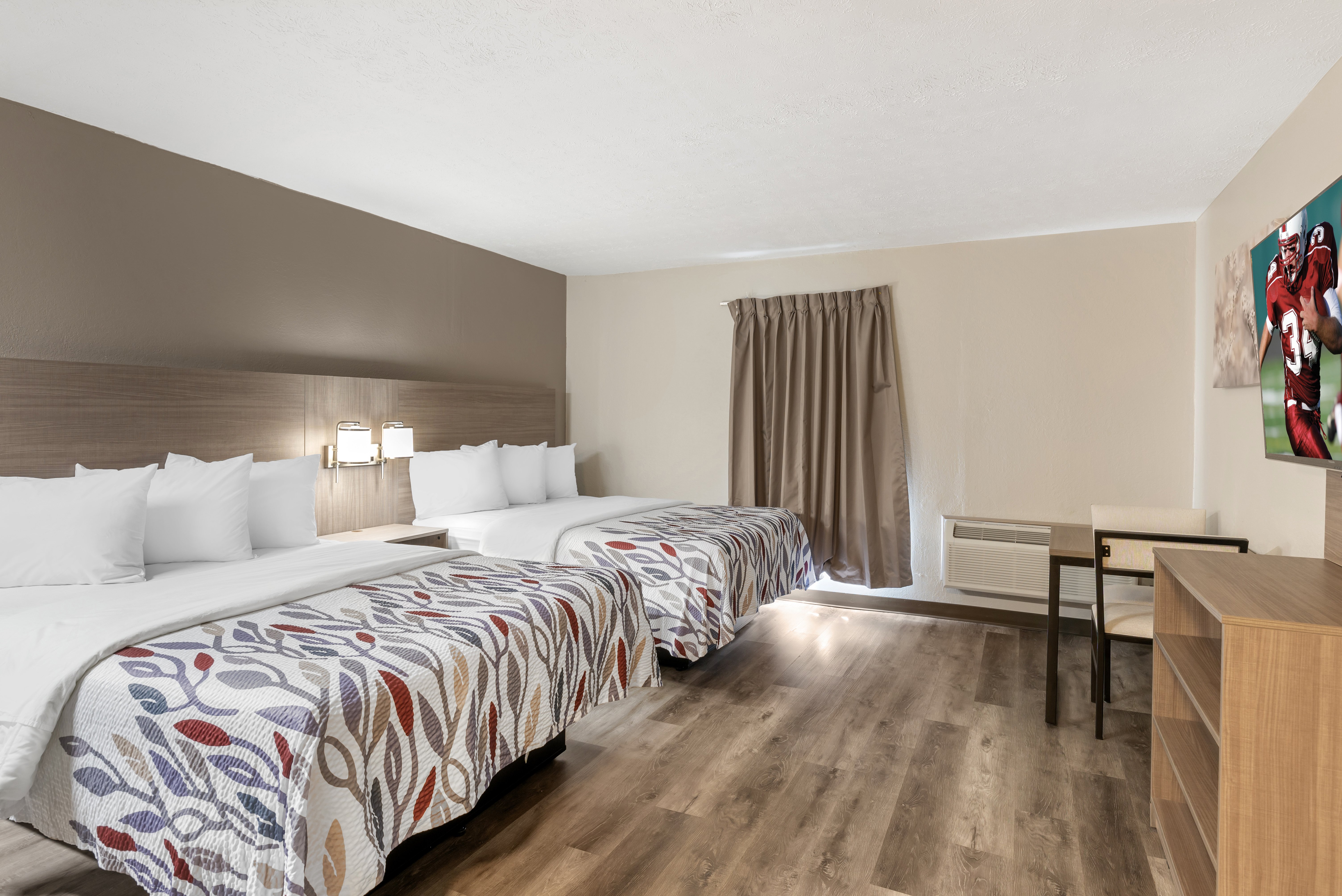 RED ROOF DOSWELL-KINGS DOMINION-guestroom-RRI NS Deluxe Queen Kitchen PRO Approved NDQK.jpg
