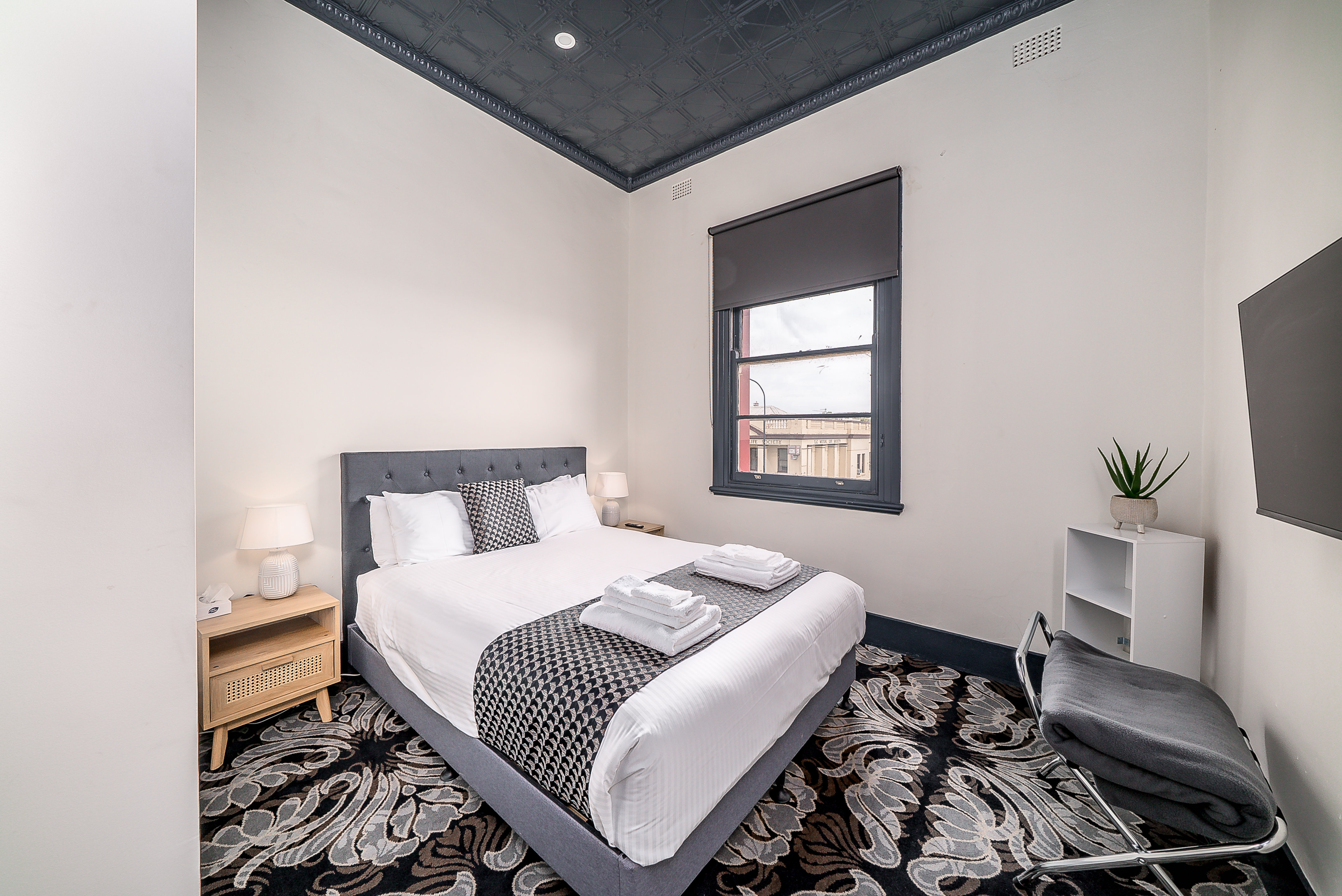 ROMANO S HOTEL-guestroom-Queen Ensuite Room.jpg