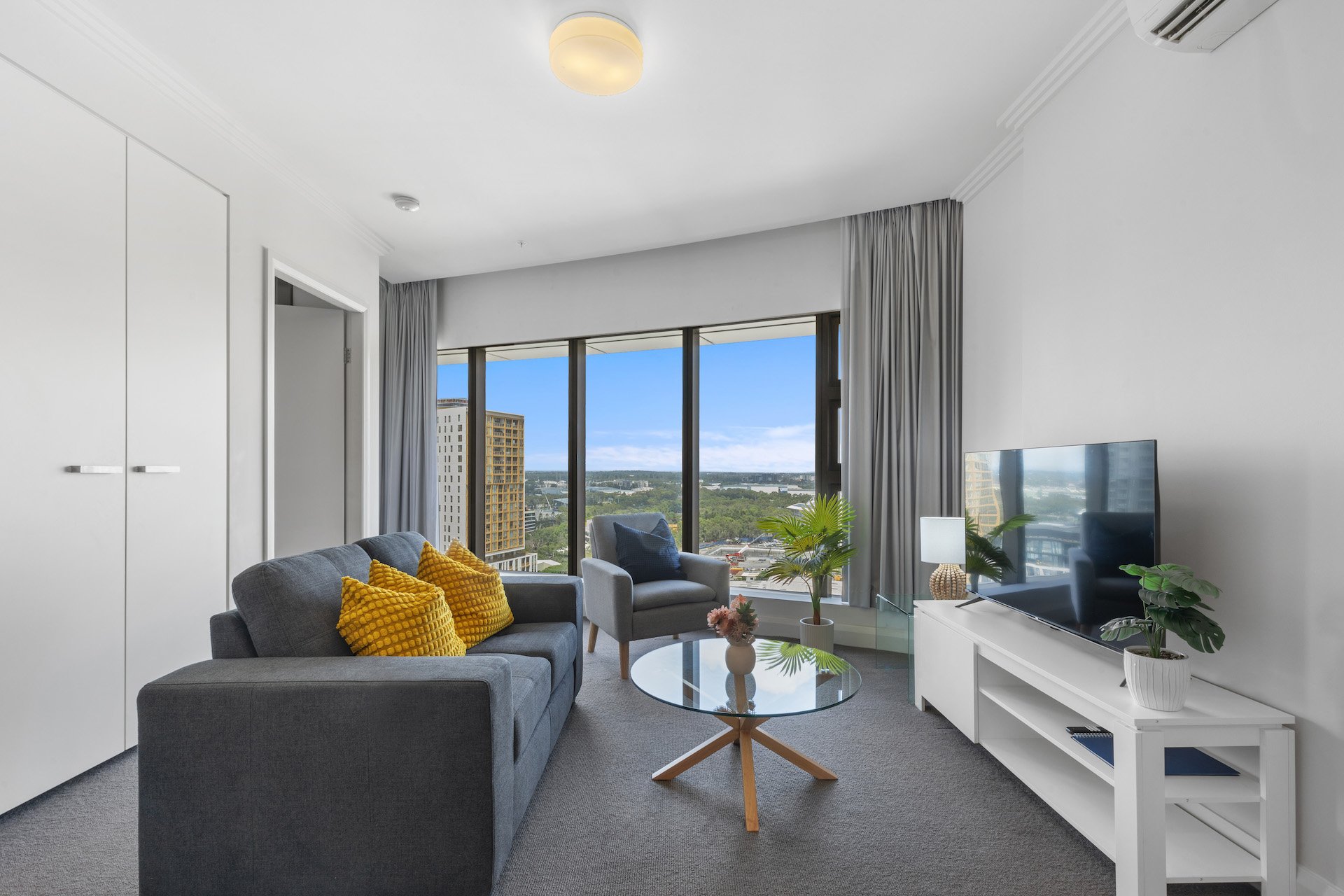 ASTRA APARTMENTS - SYDNEY OLYM-guestroom-1 Bedroom Apartment.jpg