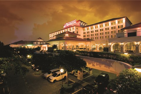 Waterfront Airport Hotel - Exterior Facade