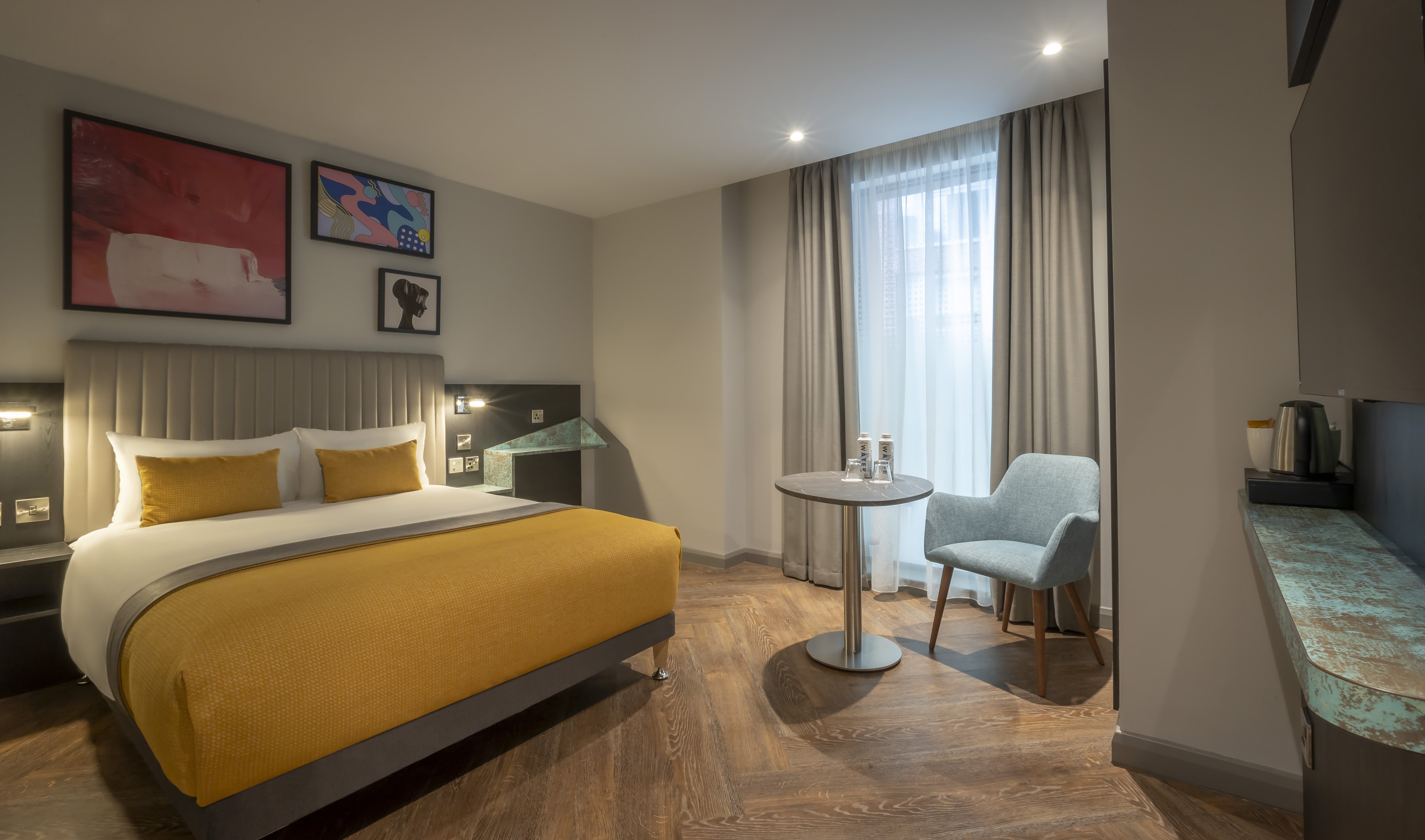 MALDRON MANCHESTER CATHEDRAL QTR.-guestroom-Bedroom.jpg