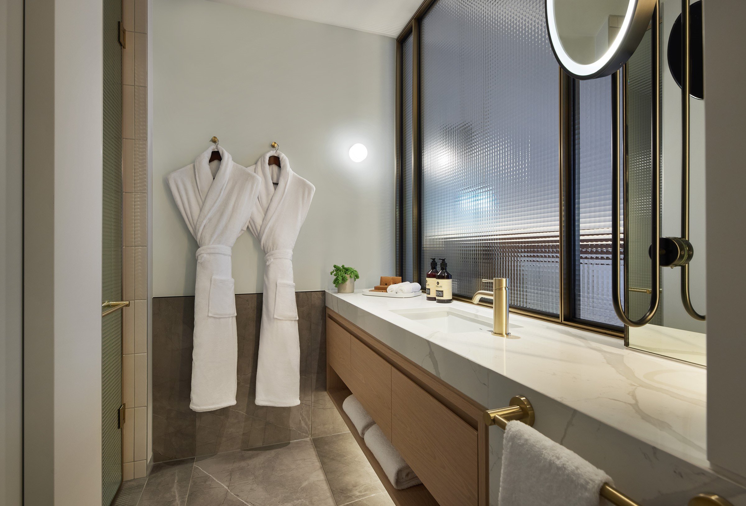 LANSON PLACE PARLIAMENT GARDEN-guestroom-Hotel Room Bathroom.jpg