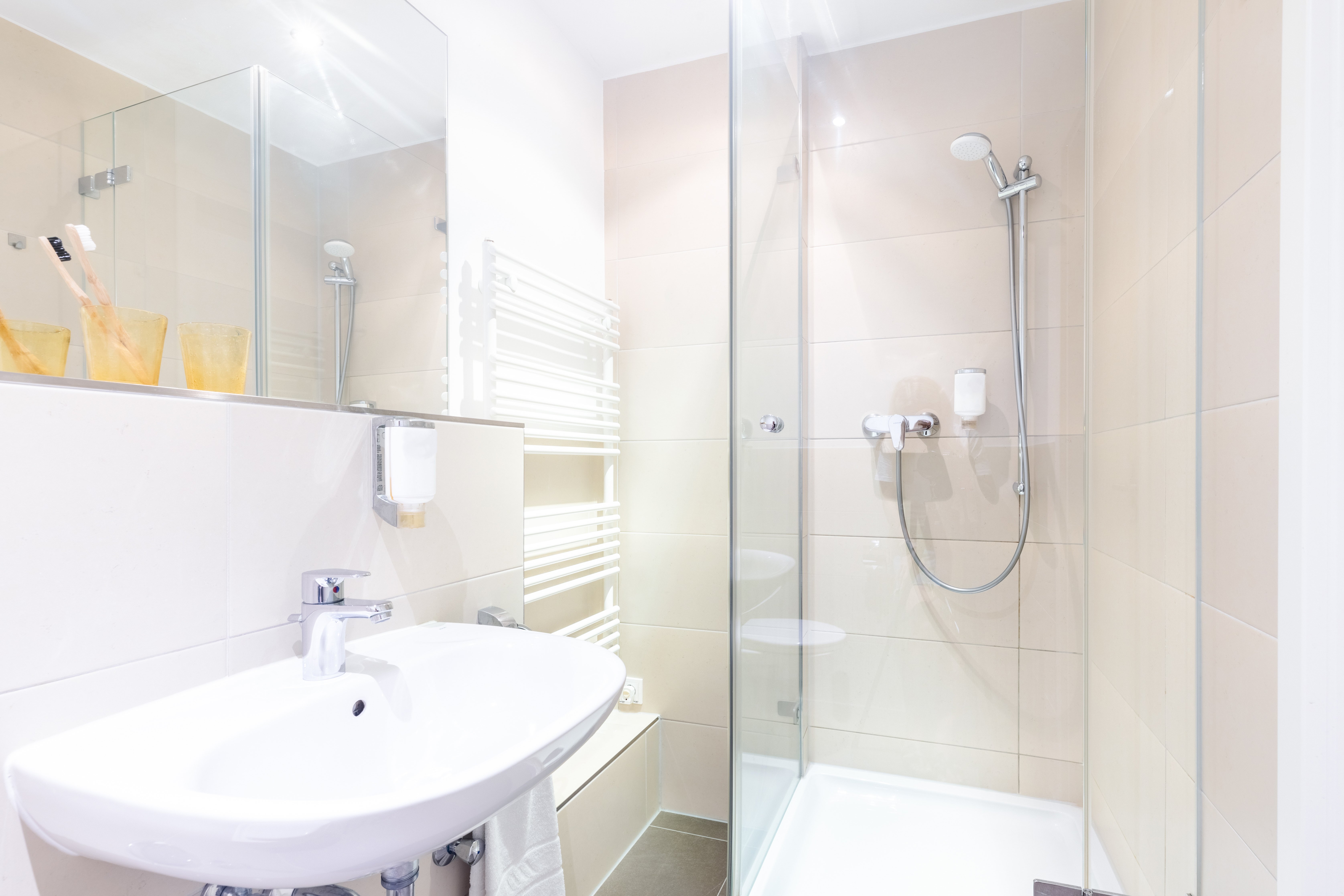 CANDLEWOOD SUITES FURTH-guestroom-Bathroom in the Candlewood Suites Fürth - modern and inviting..jpg