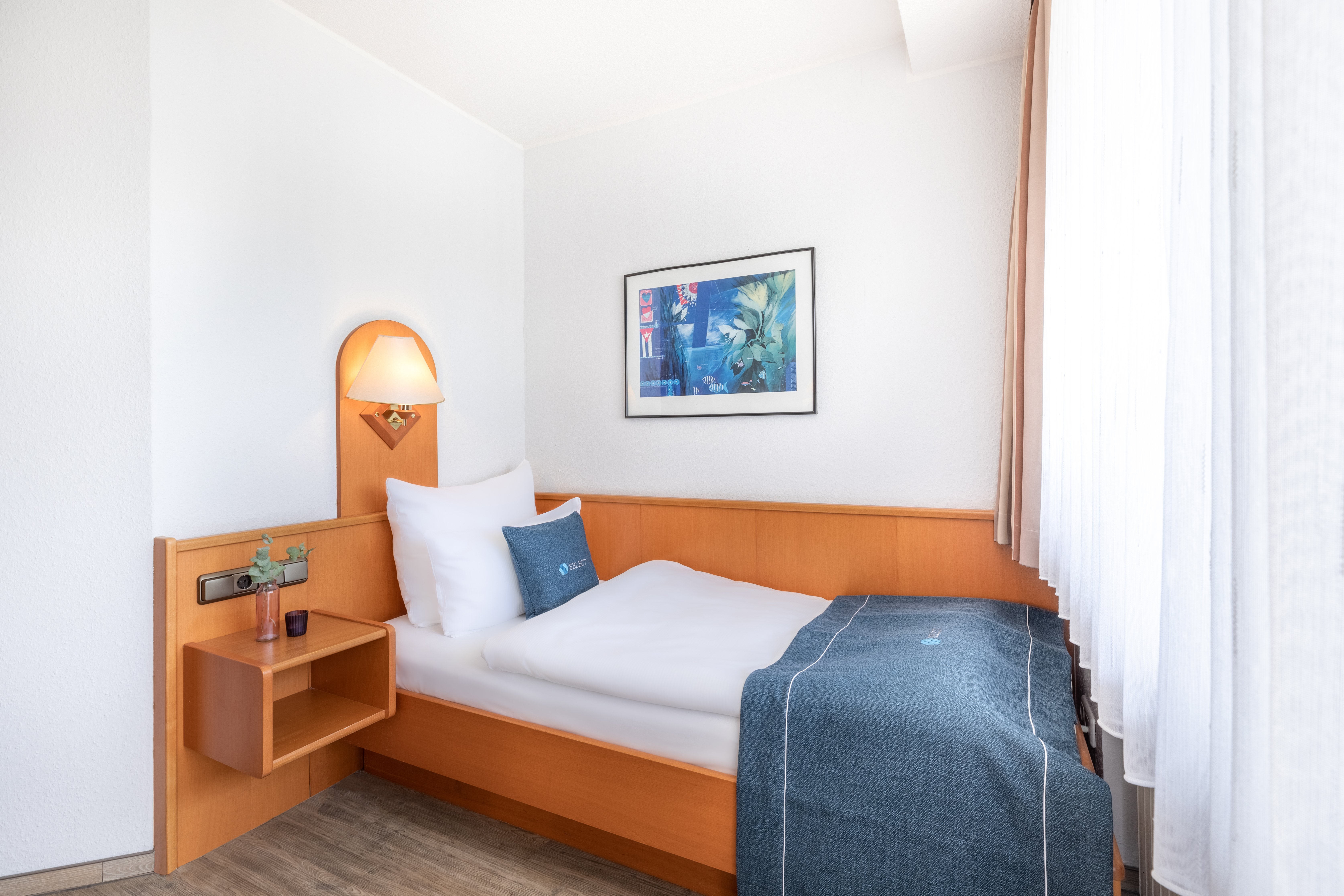 ELISENHOF MOENCHENGLADBACH-guestroom-Comfort Superior single room - Hotel Elisenhof Moenchengladbach.jpg