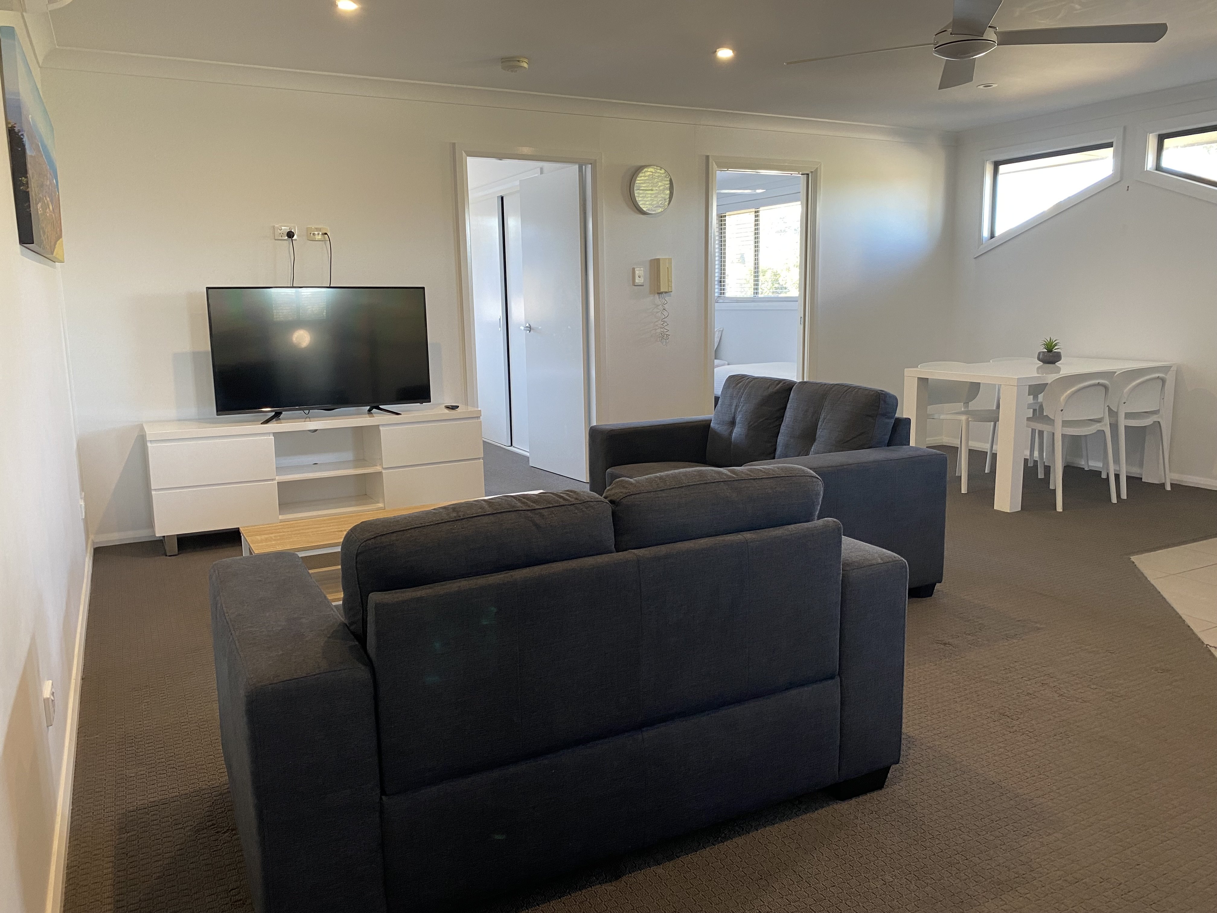Macquarie Barracks Motor Inn-guestroom-2 Bedroom Apartment.jpg