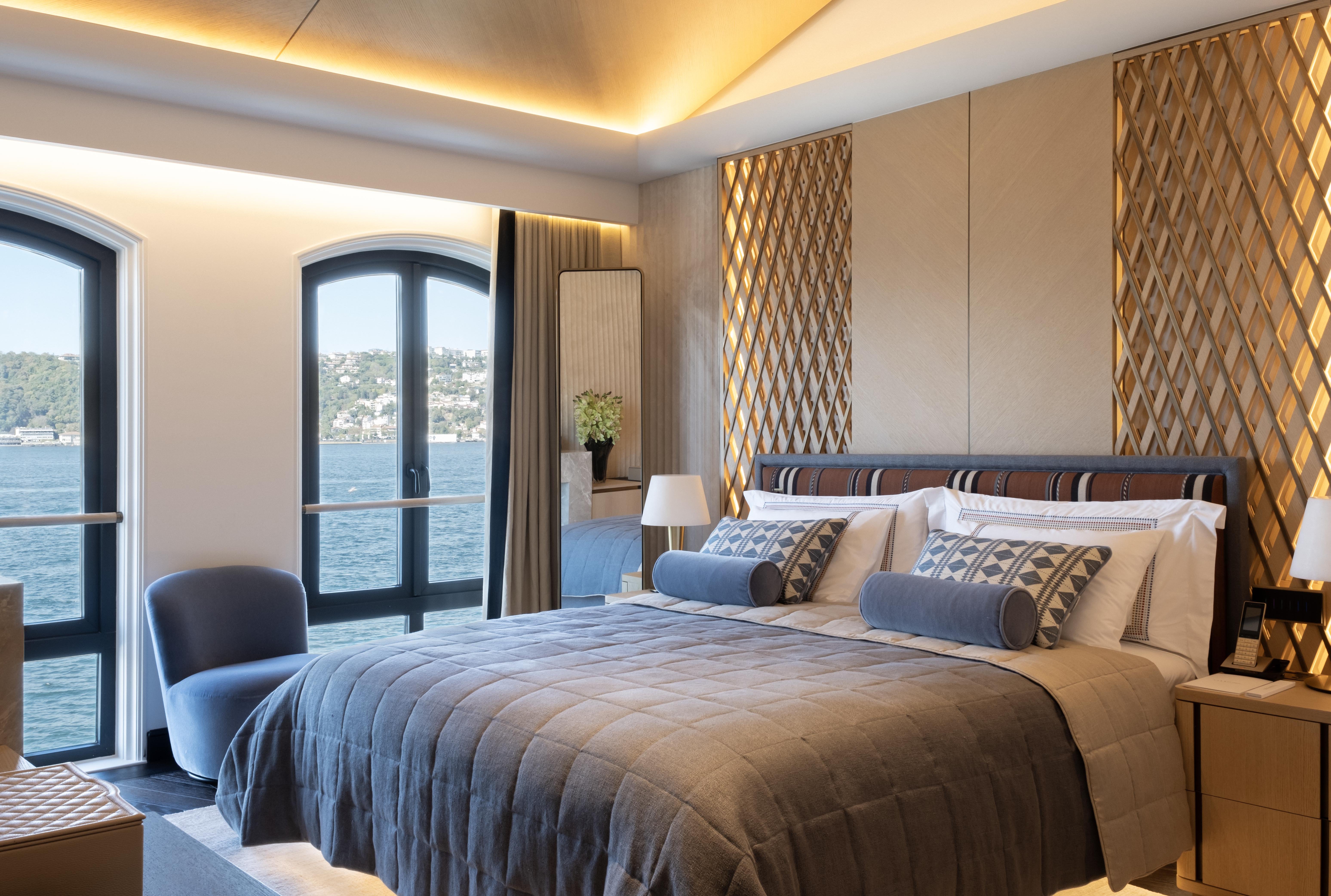 Vakko Hotel Sumahan Bosphorus-guestroom-Premiere Room Bosphorus.jpg