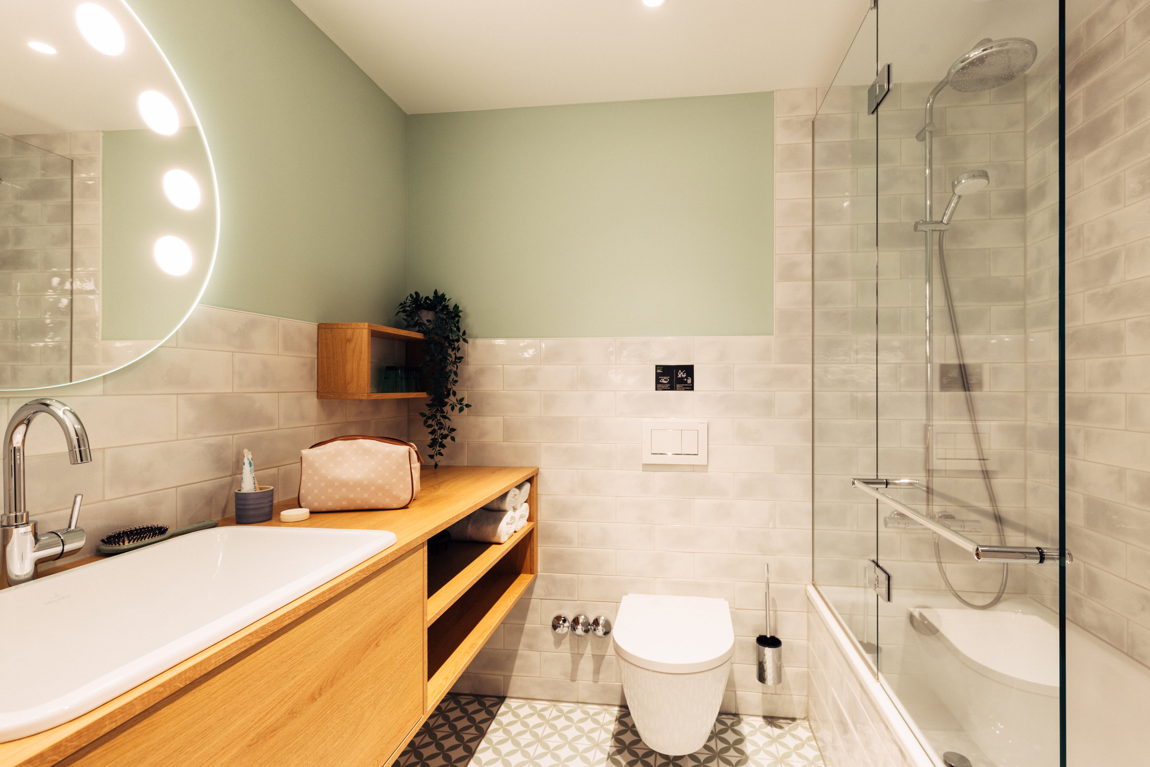 Harrys Home Graz Smart City-guestroom-Bathroom.jpg