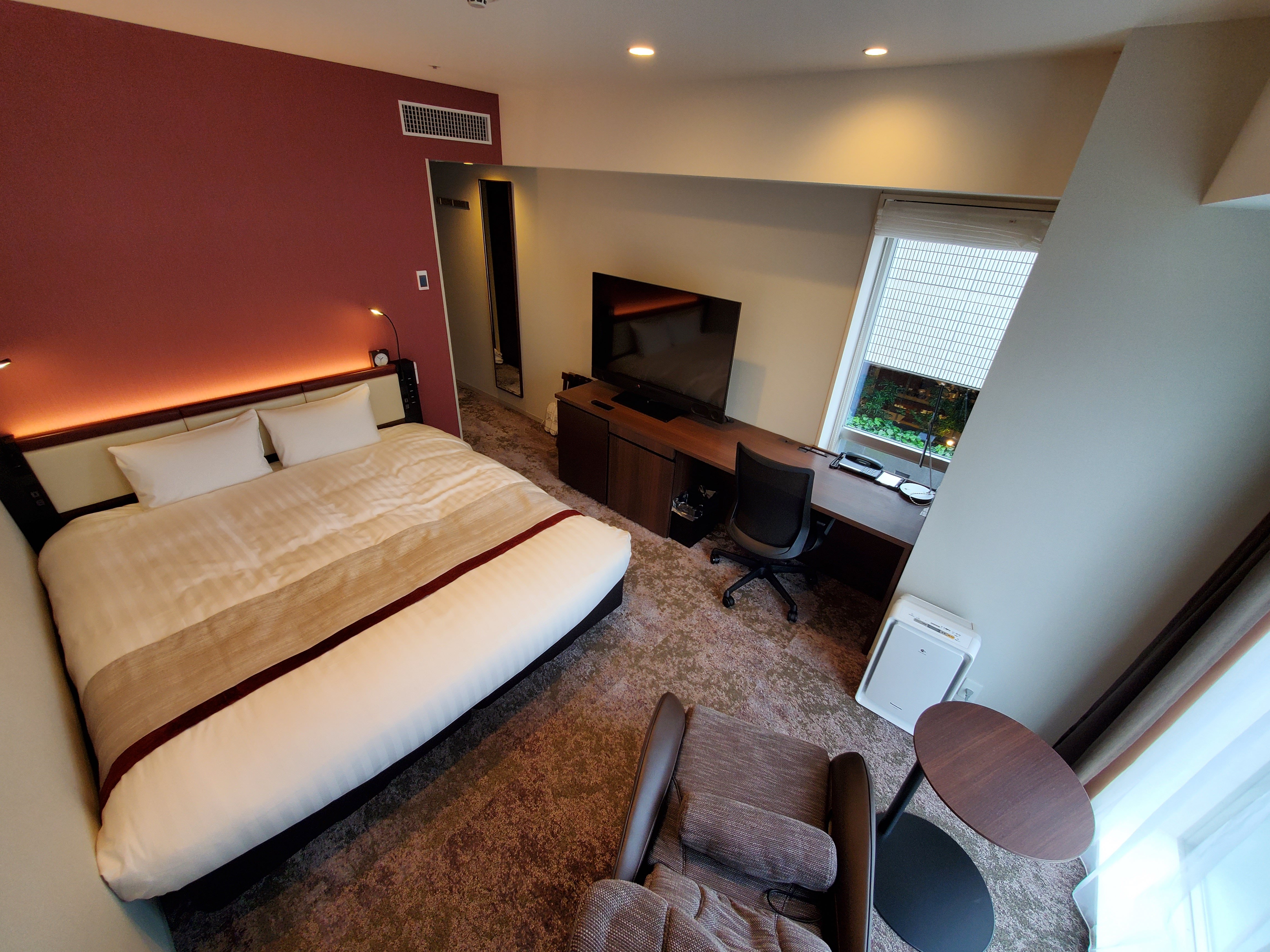Daiwa Roynet Fukuyama Ekimae-guestroom-Deluxe King Room.jpg