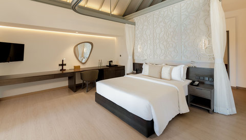 Grand Beach Suite With Pool Bedroom