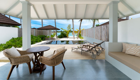 Grand Beach Suite With Pool View